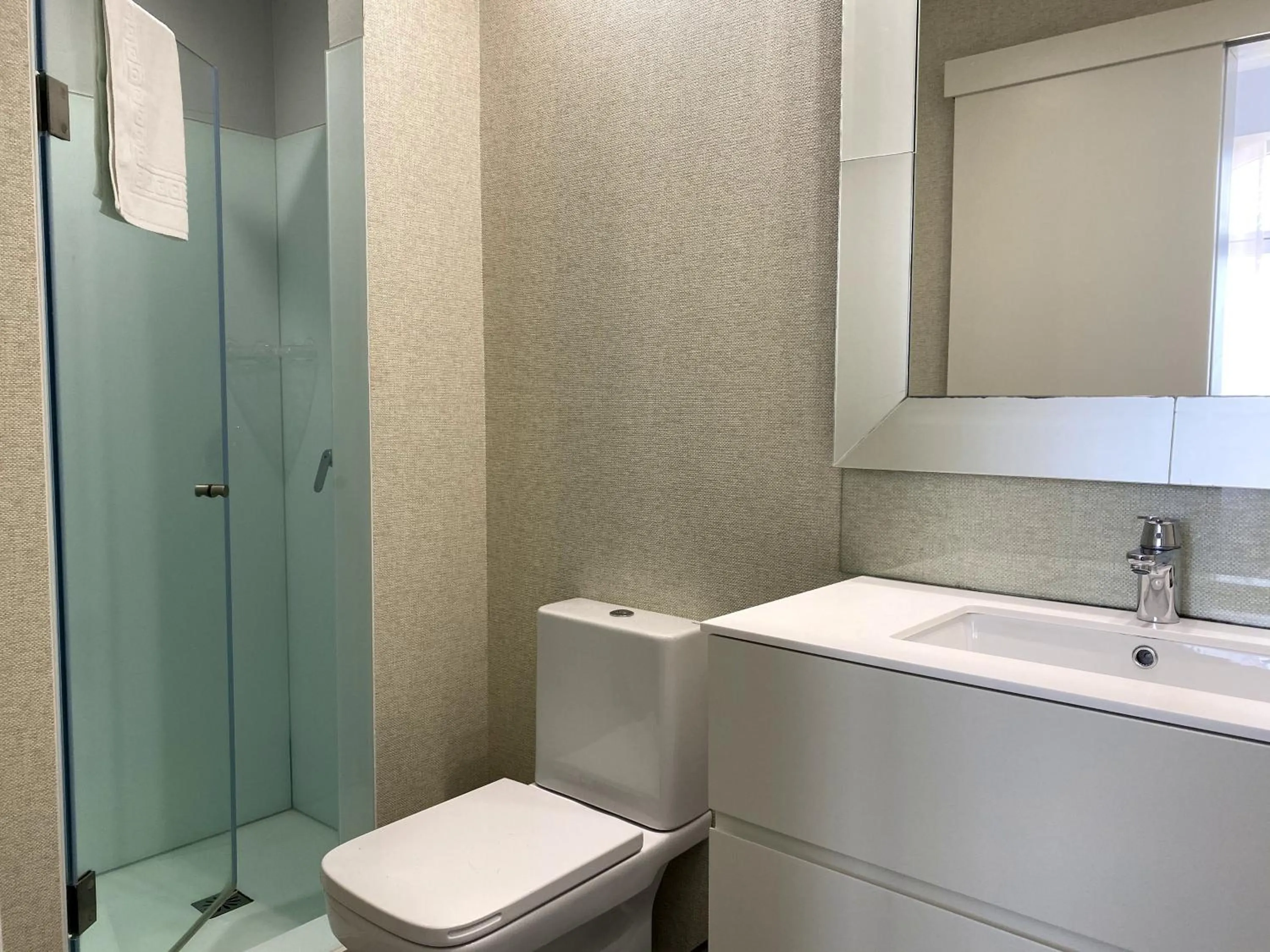 Bathroom in Golden Beach Guest House & Rooftop Bar