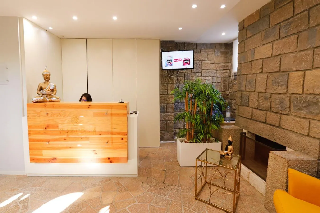 Lobby or reception in Golden Beach Guest House & Rooftop Bar