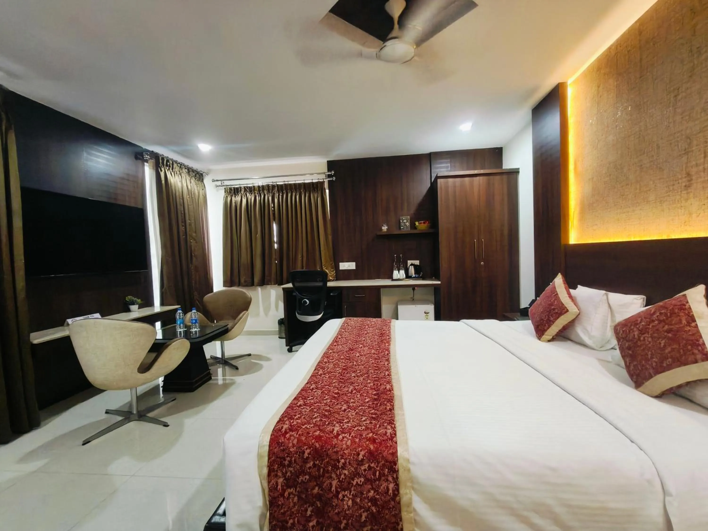 Bedroom, Bed in Holiday Residency Coimbatore