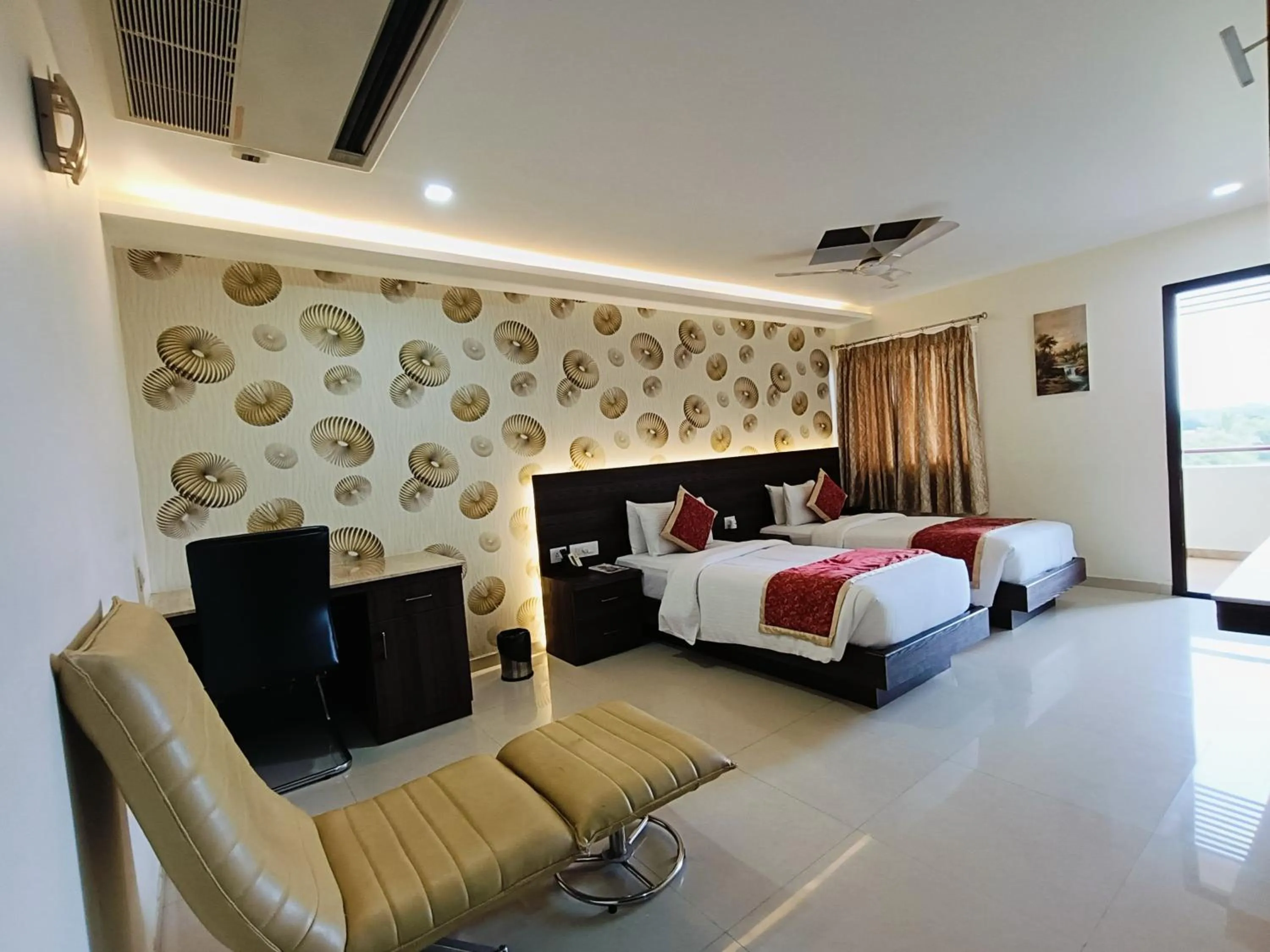 Living room, Bed in Holiday Residency Coimbatore