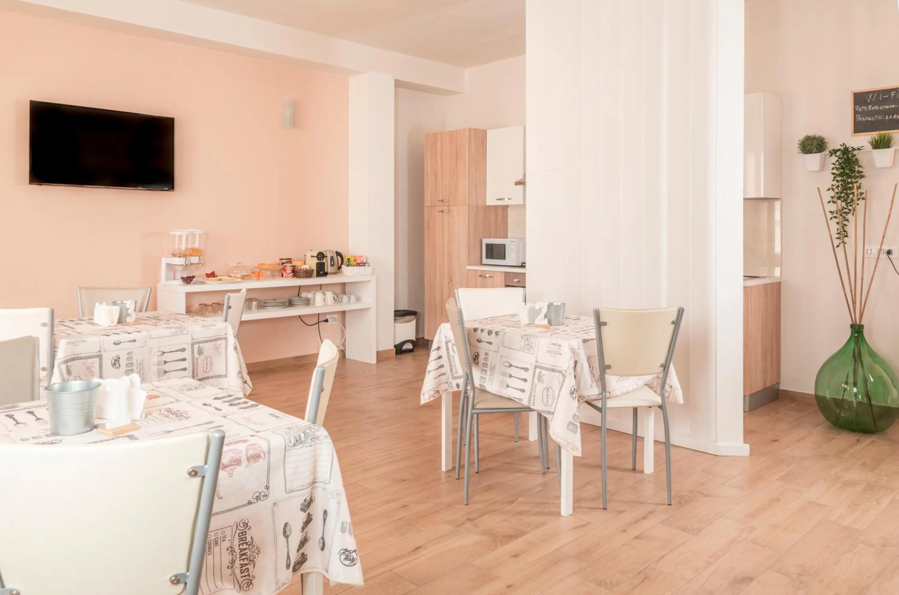 Communal lounge/ TV room in La Creta b&b