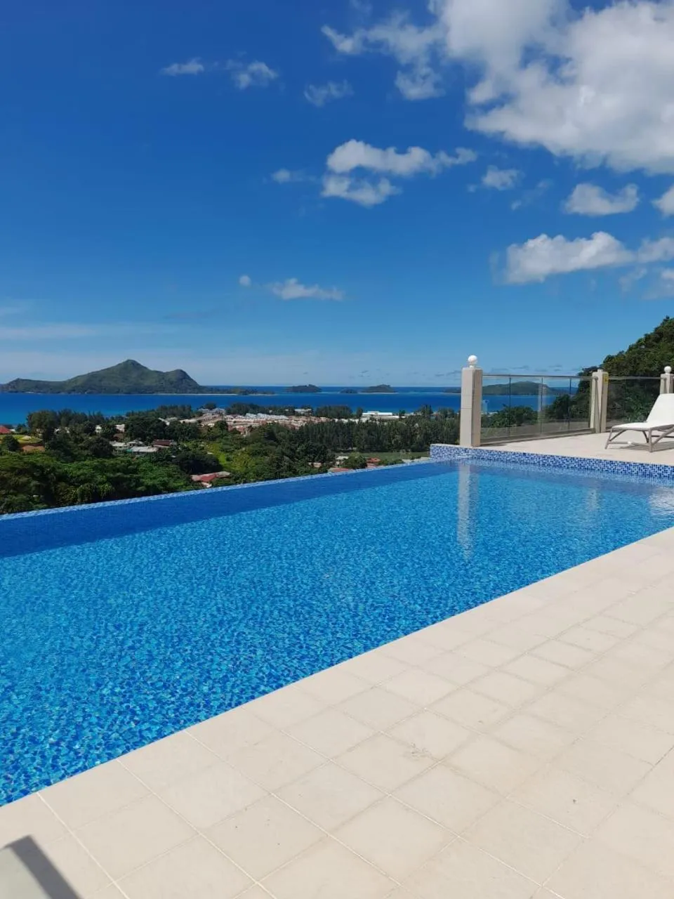 Swimming pool in Maison L'Horizon