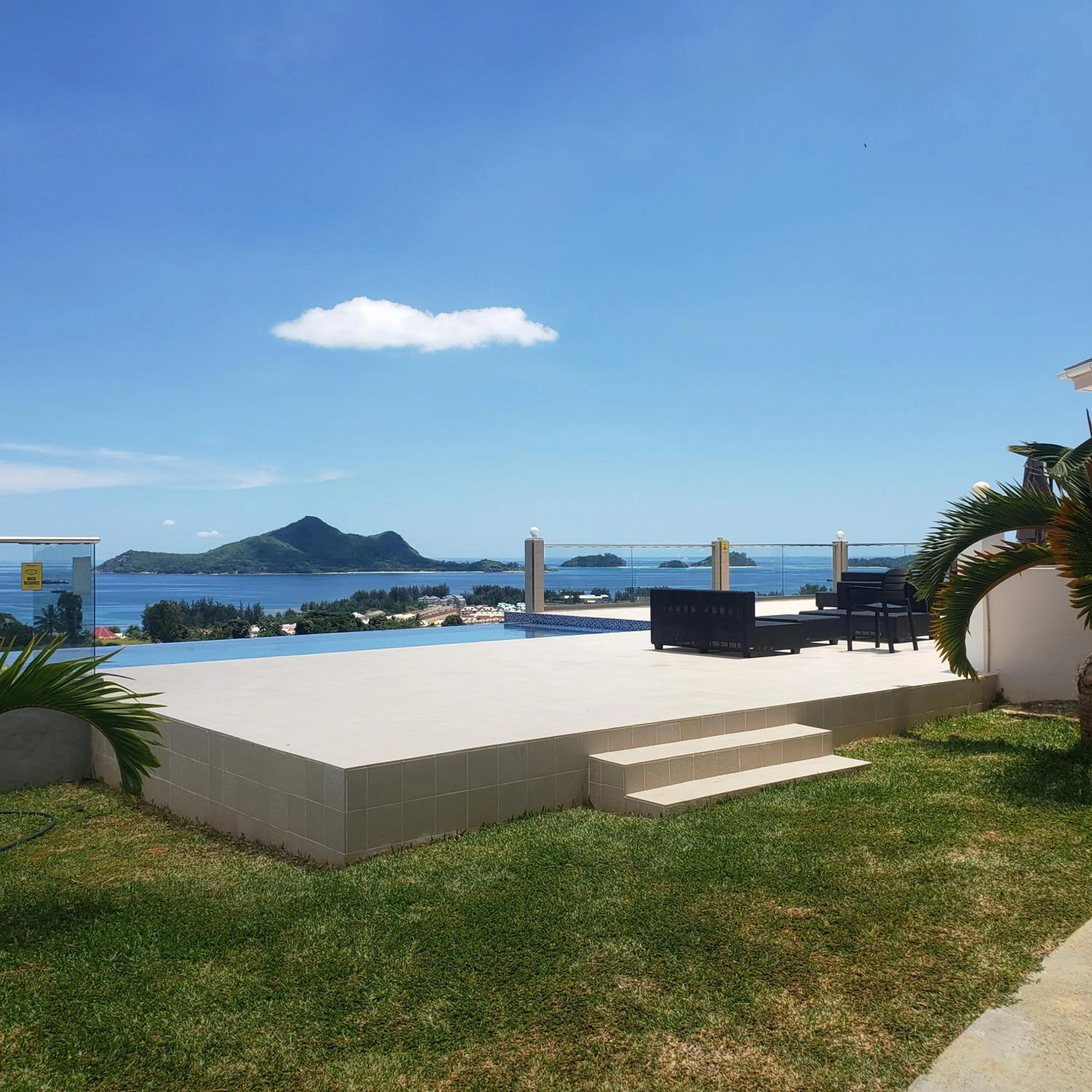 Swimming pool in Maison L'Horizon