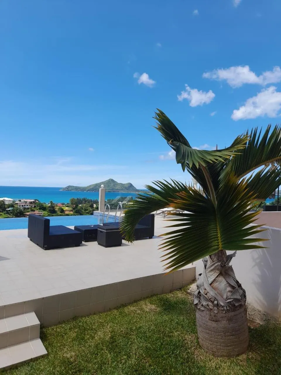 Swimming pool in Maison L'Horizon