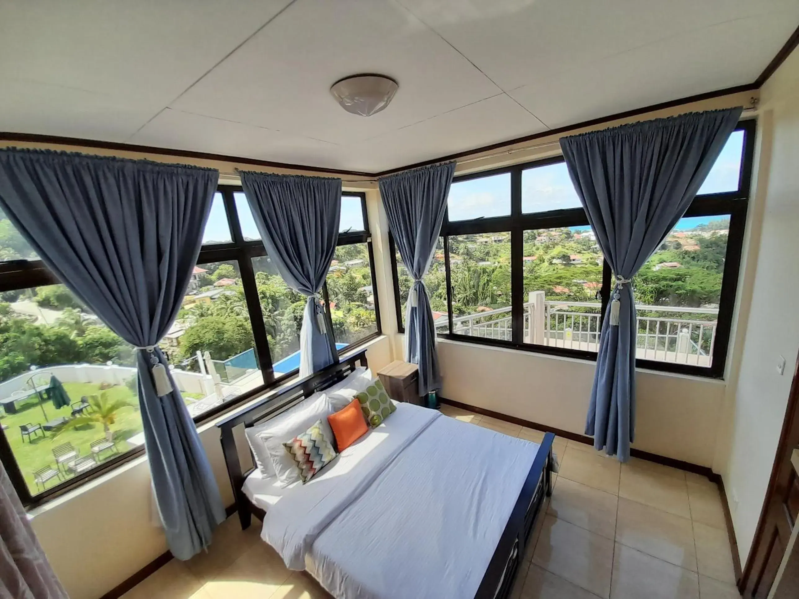 Three-Bedroom Apartment in Maison L'Horizon Three-Bedroom Apartment in Maison L'Horizon