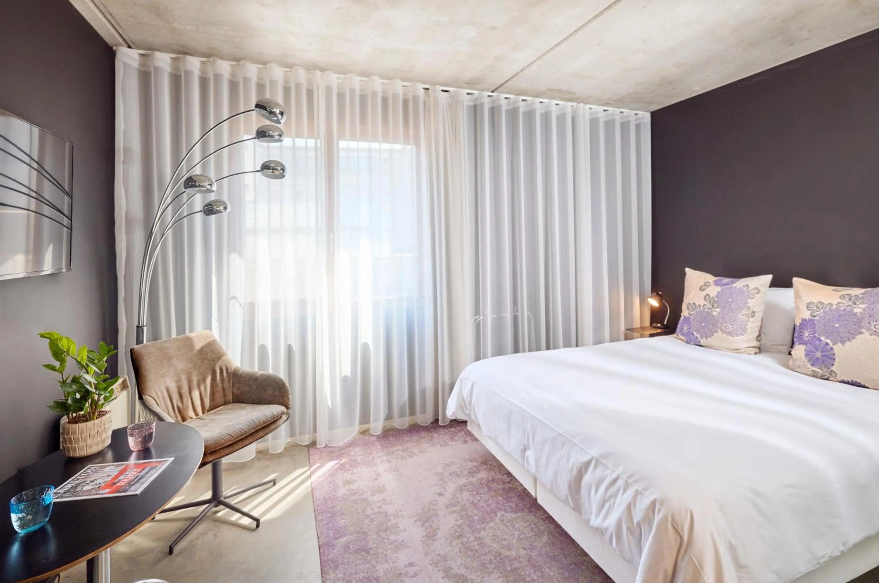 Photo of the whole room, Bed in BANKS Antwerp