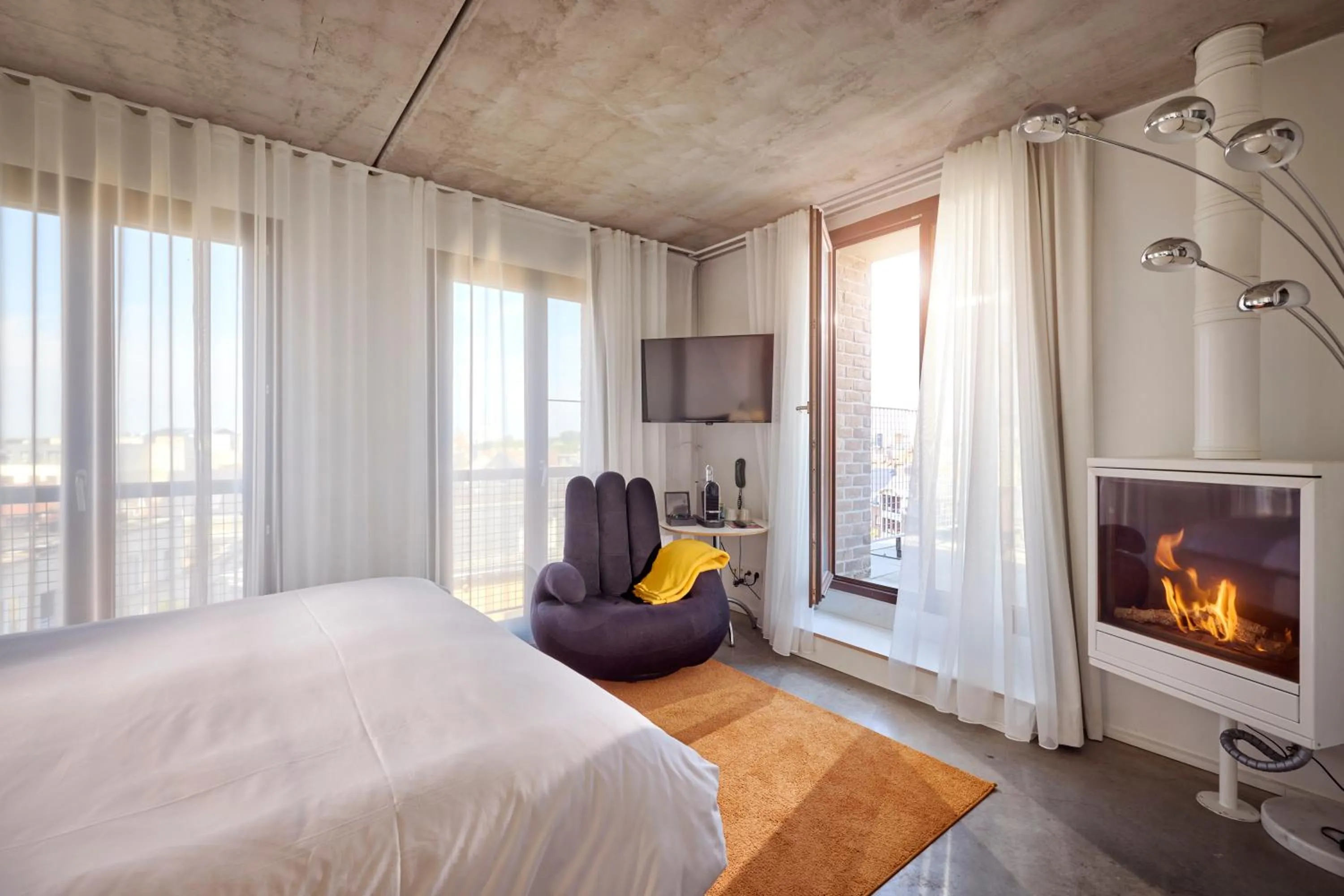 Photo of the whole room, Bed in BANKS Antwerp