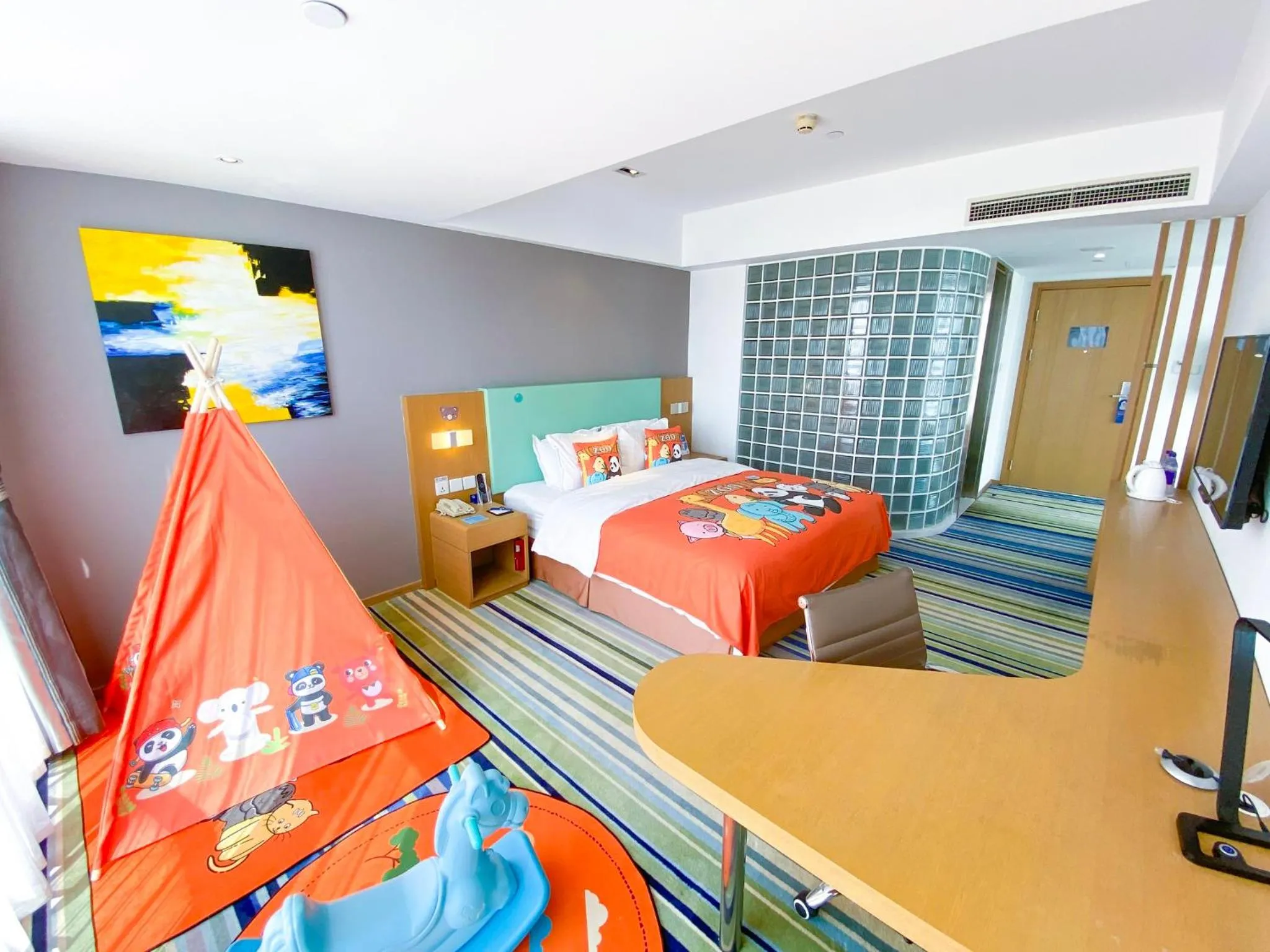 Photo of the whole room, Bed in Holiday Inn Express Yingkou Onelong Plaza by IHG