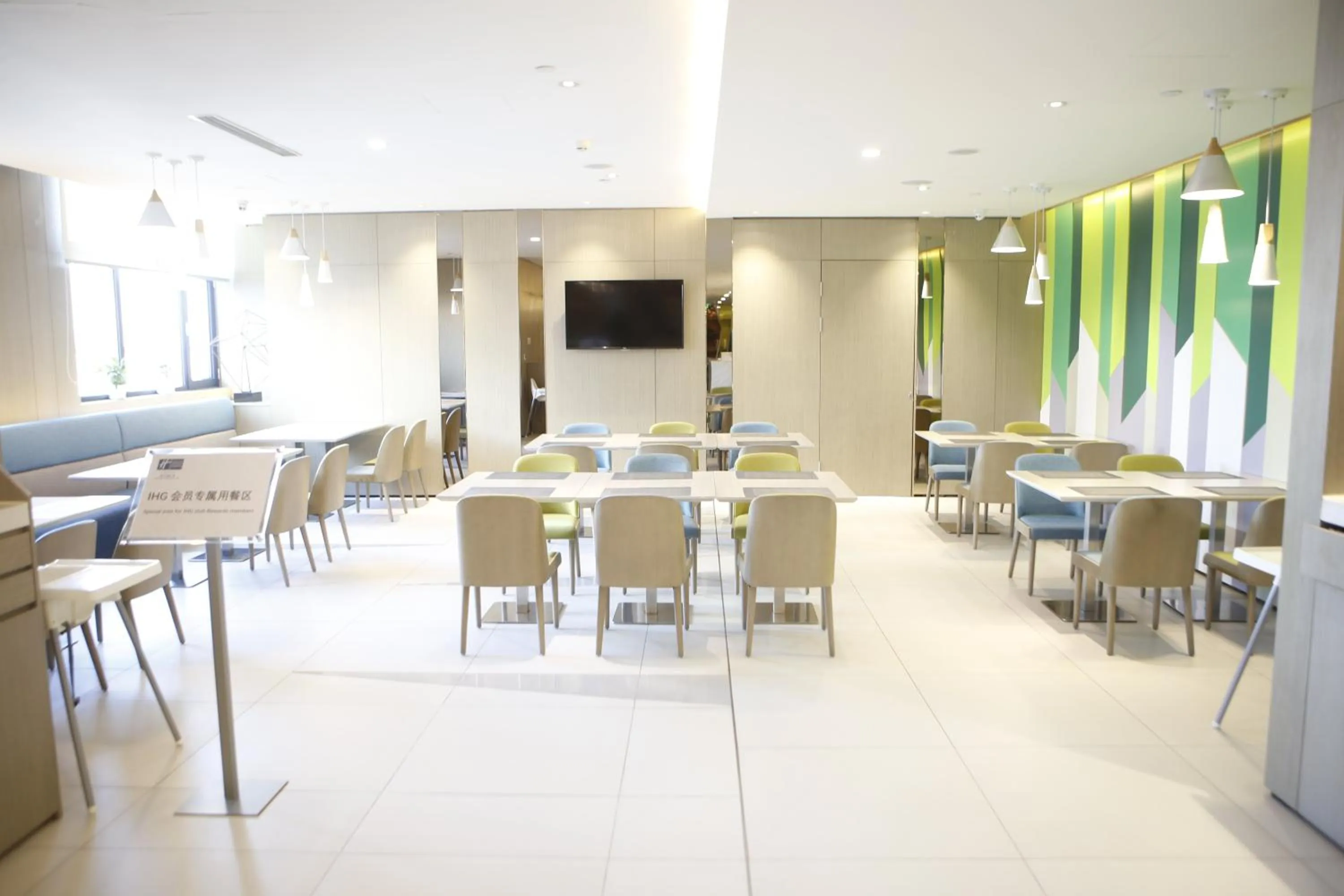 Restaurant/places to eat in Holiday Inn Express Yingkou Onelong Plaza by IHG