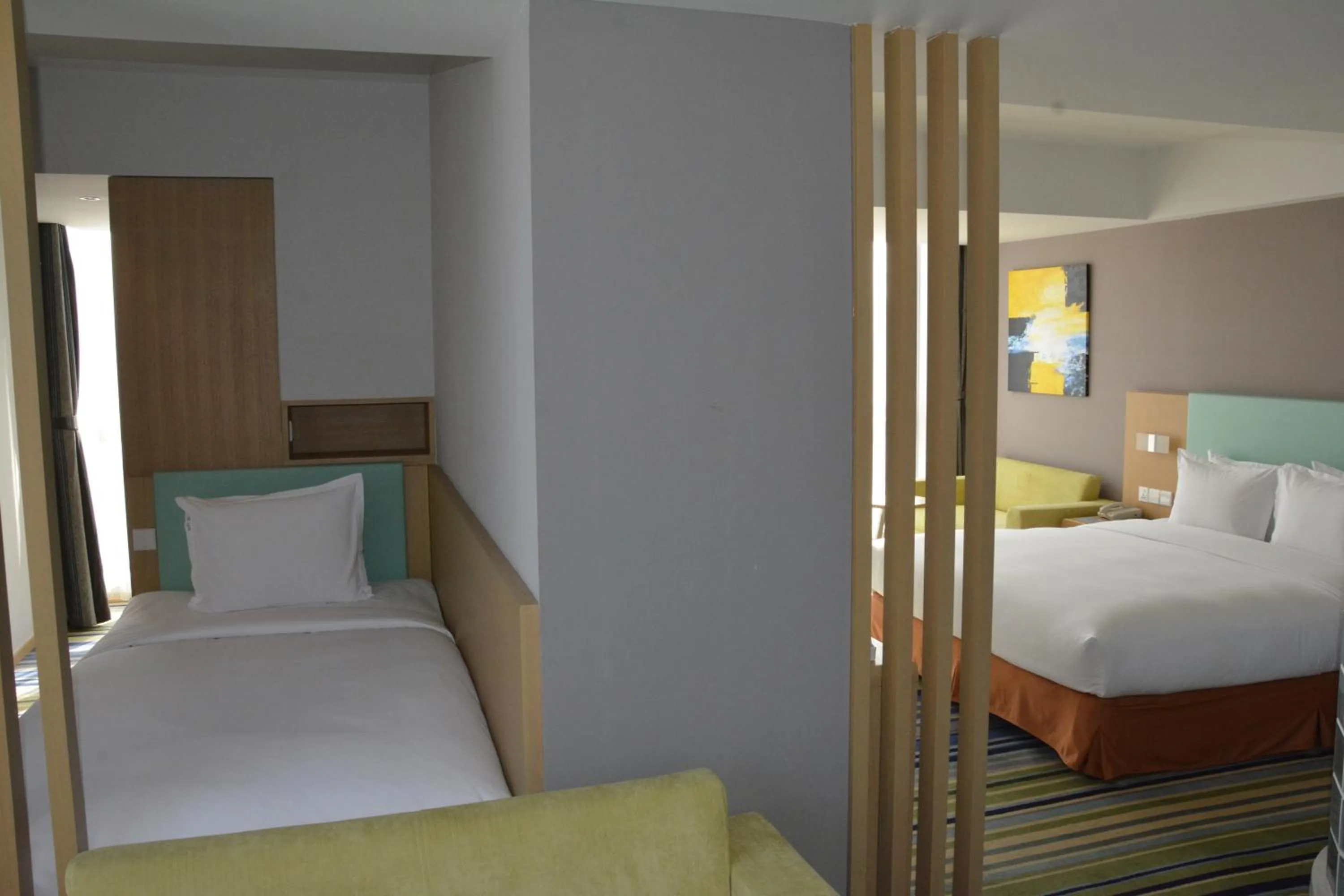 Bed in Holiday Inn Express Yingkou Onelong Plaza by IHG