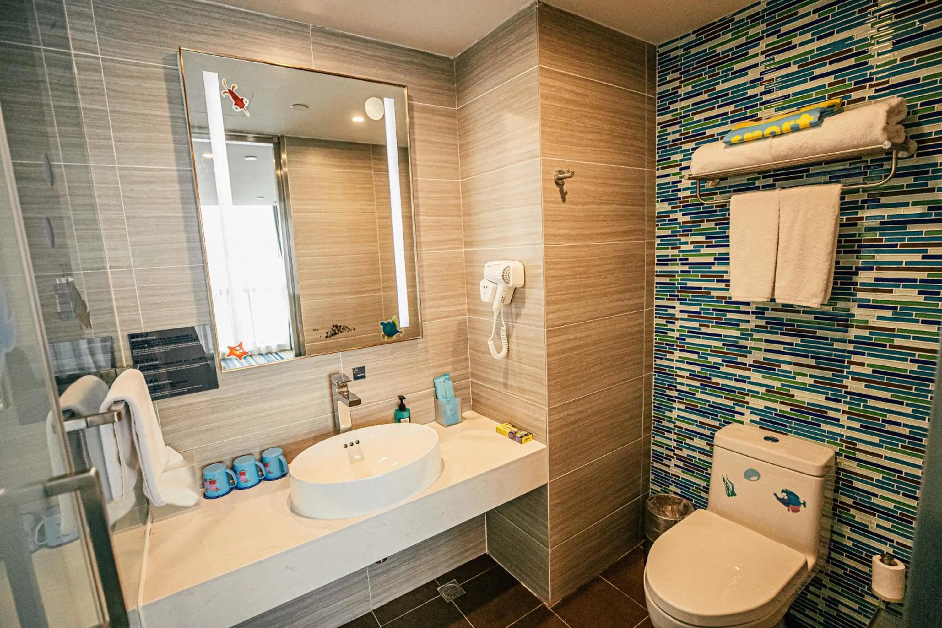 Bathroom in Holiday Inn Express Yingkou Onelong Plaza by IHG