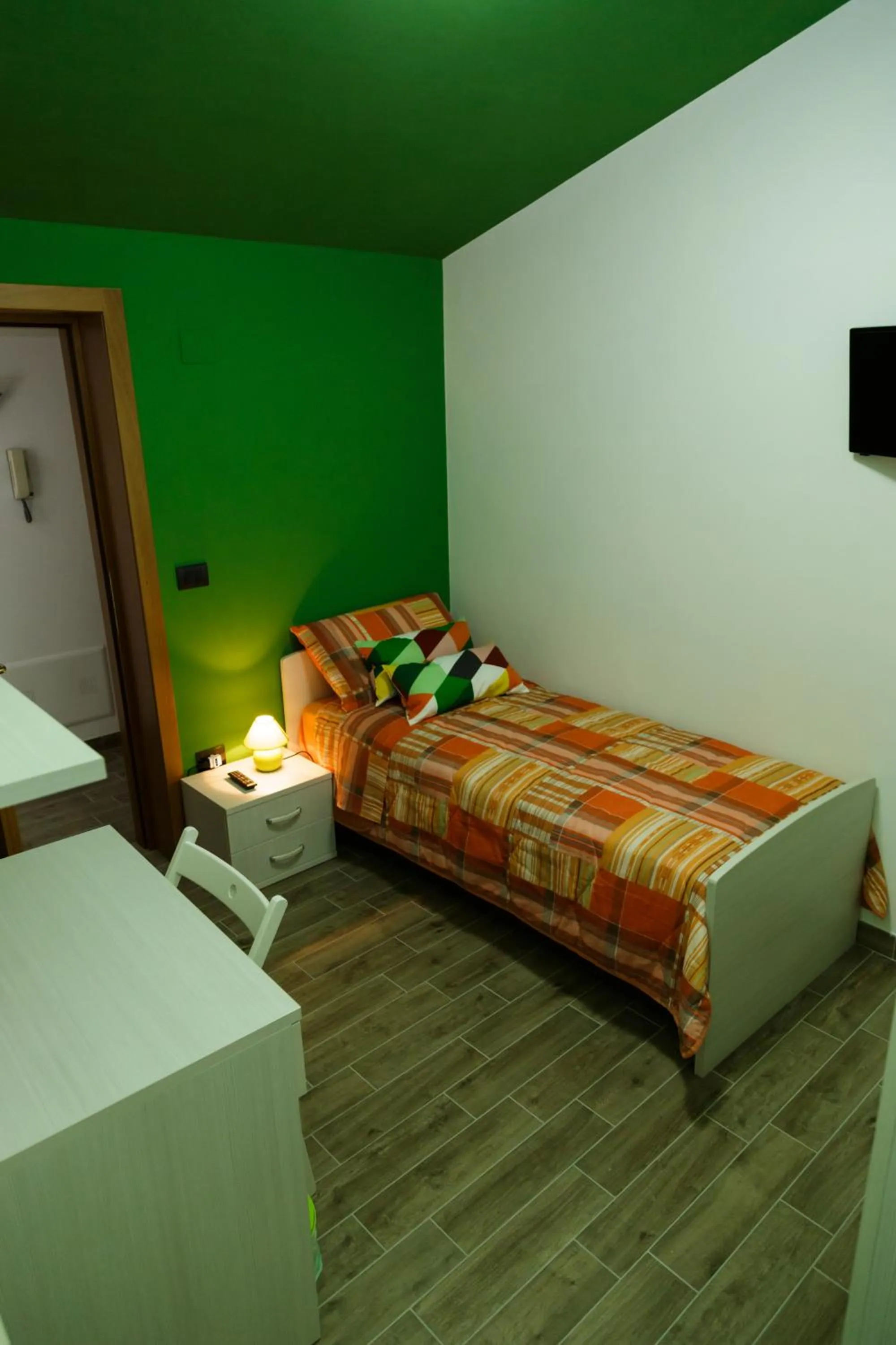 Photo of the whole room, Bed in Vico 59