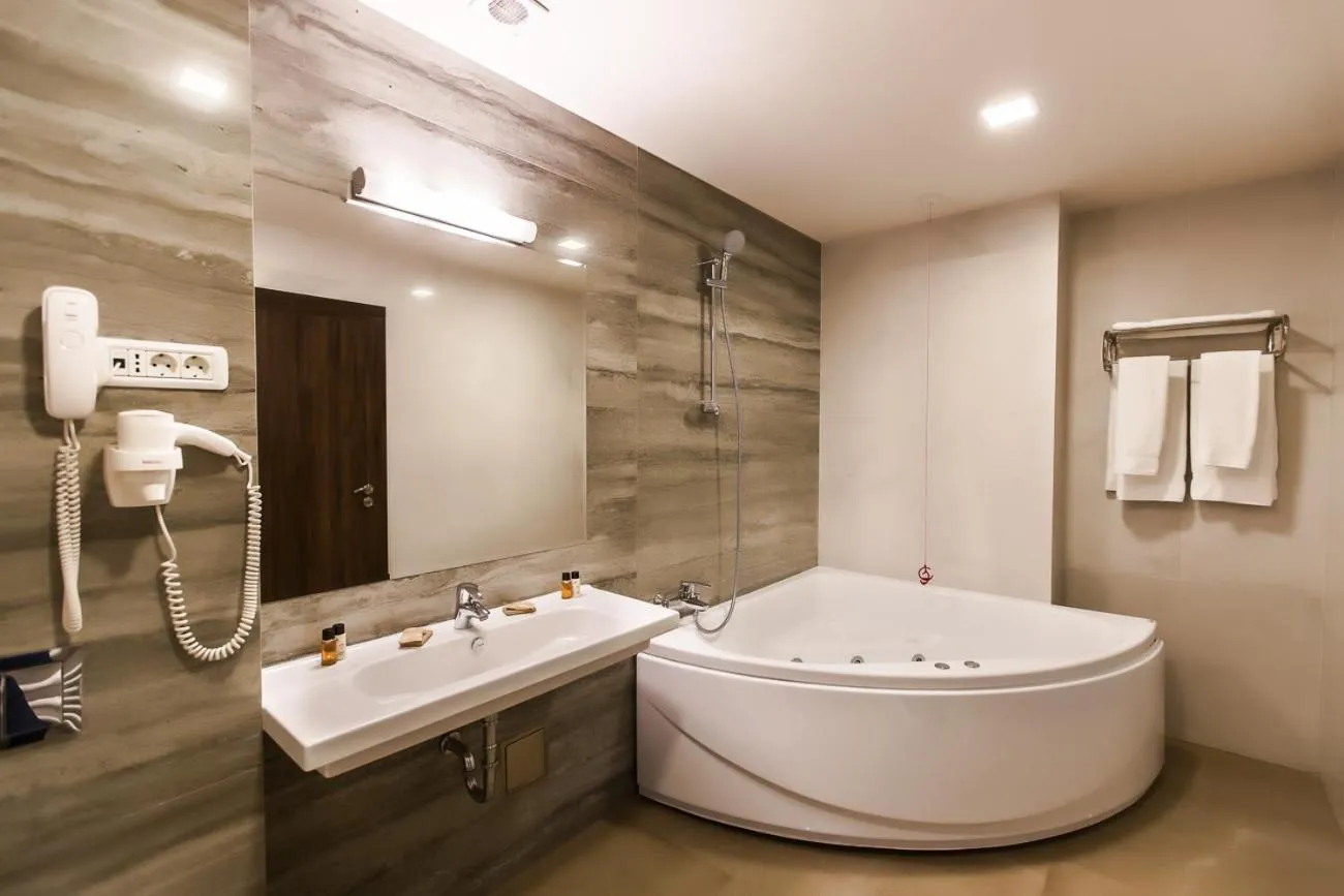 Hot Tub in Grand Hotel Belvedere