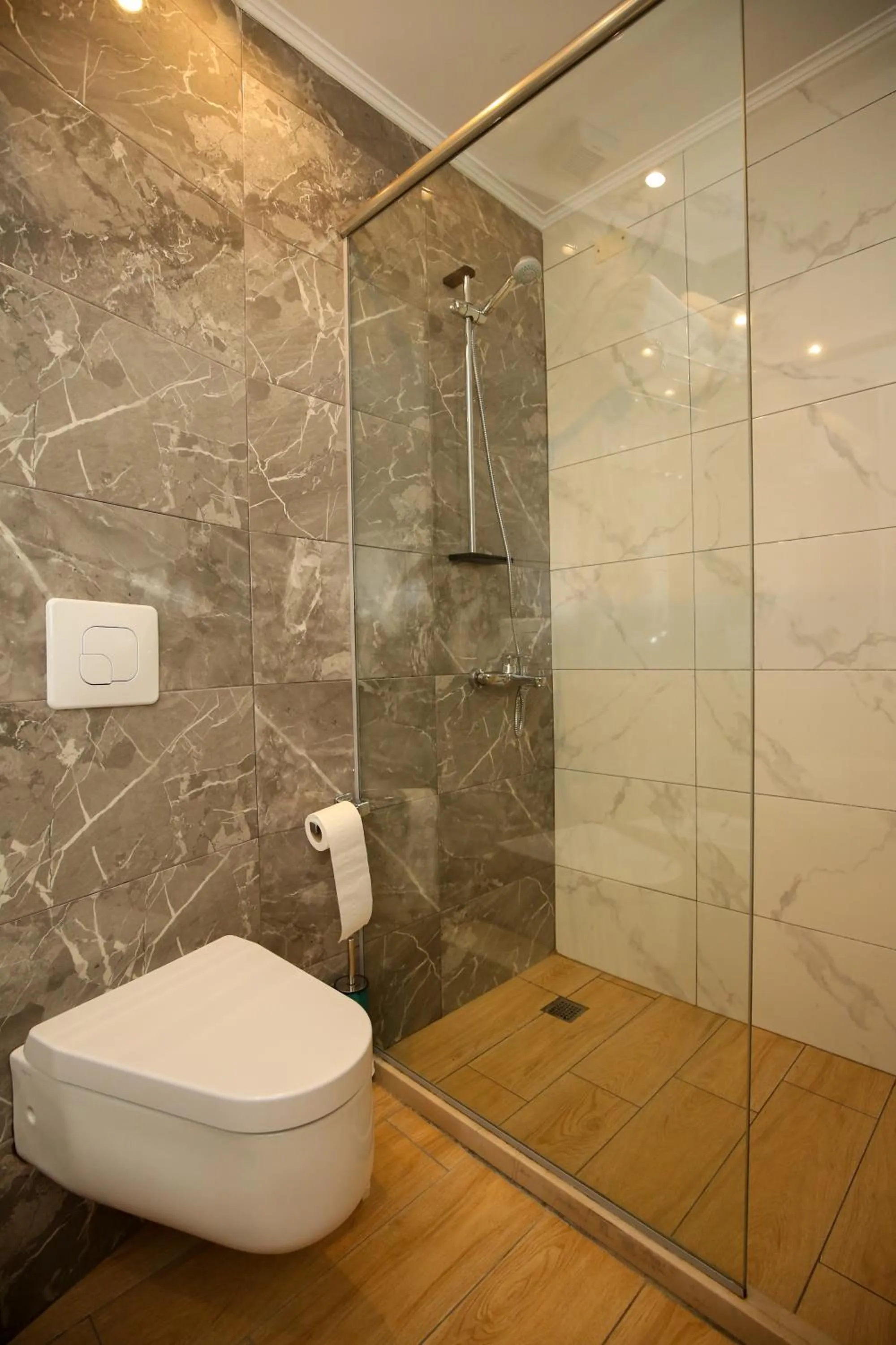 Toilet in Regina City Hotel & SPA