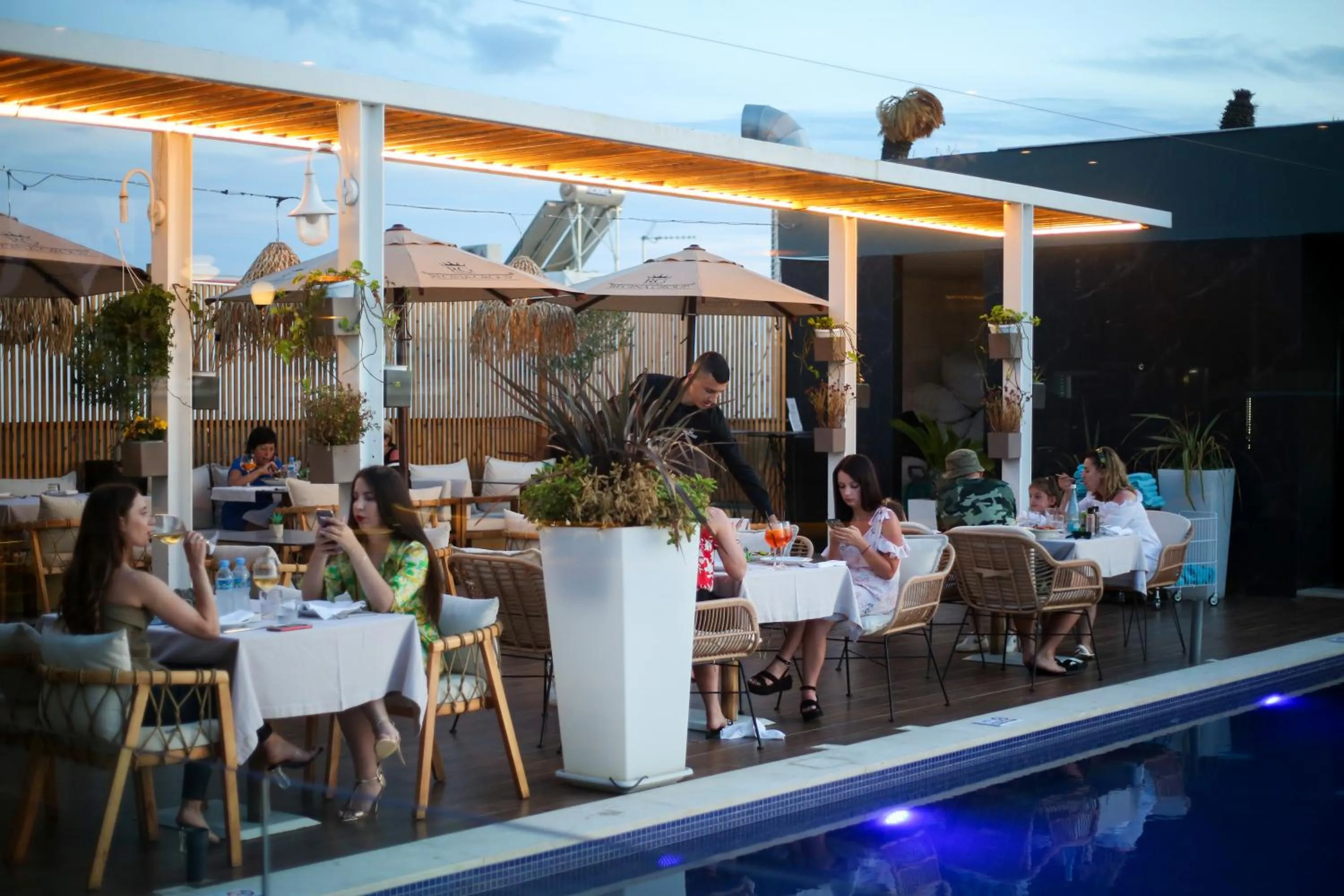 Restaurant/places to eat in Regina City Hotel & SPA