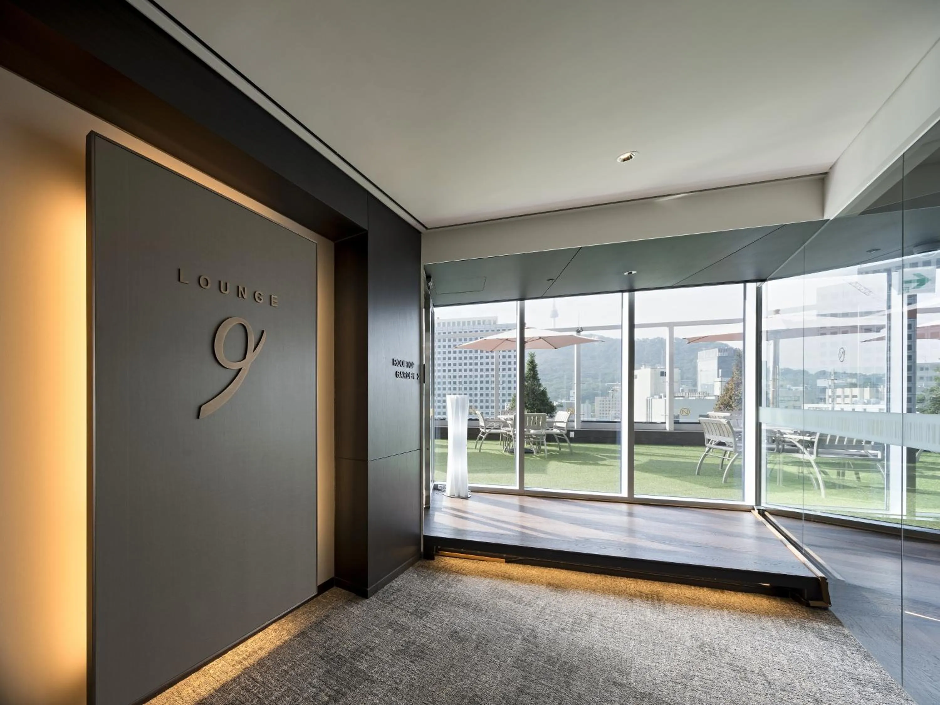 Communal lounge/ TV room in Nine Tree by Parnas Seoul Myeongdong 2