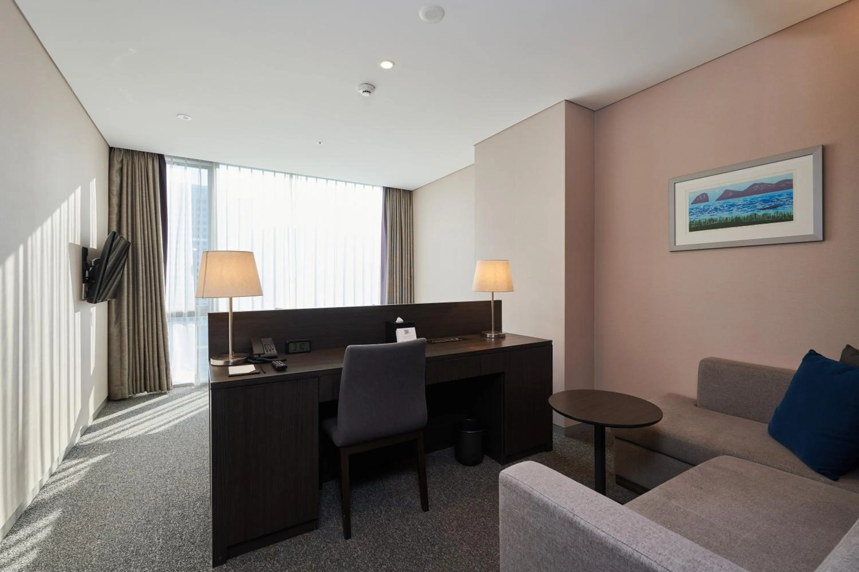 Photo of the whole room in Nine Tree by Parnas Seoul Myeongdong 2