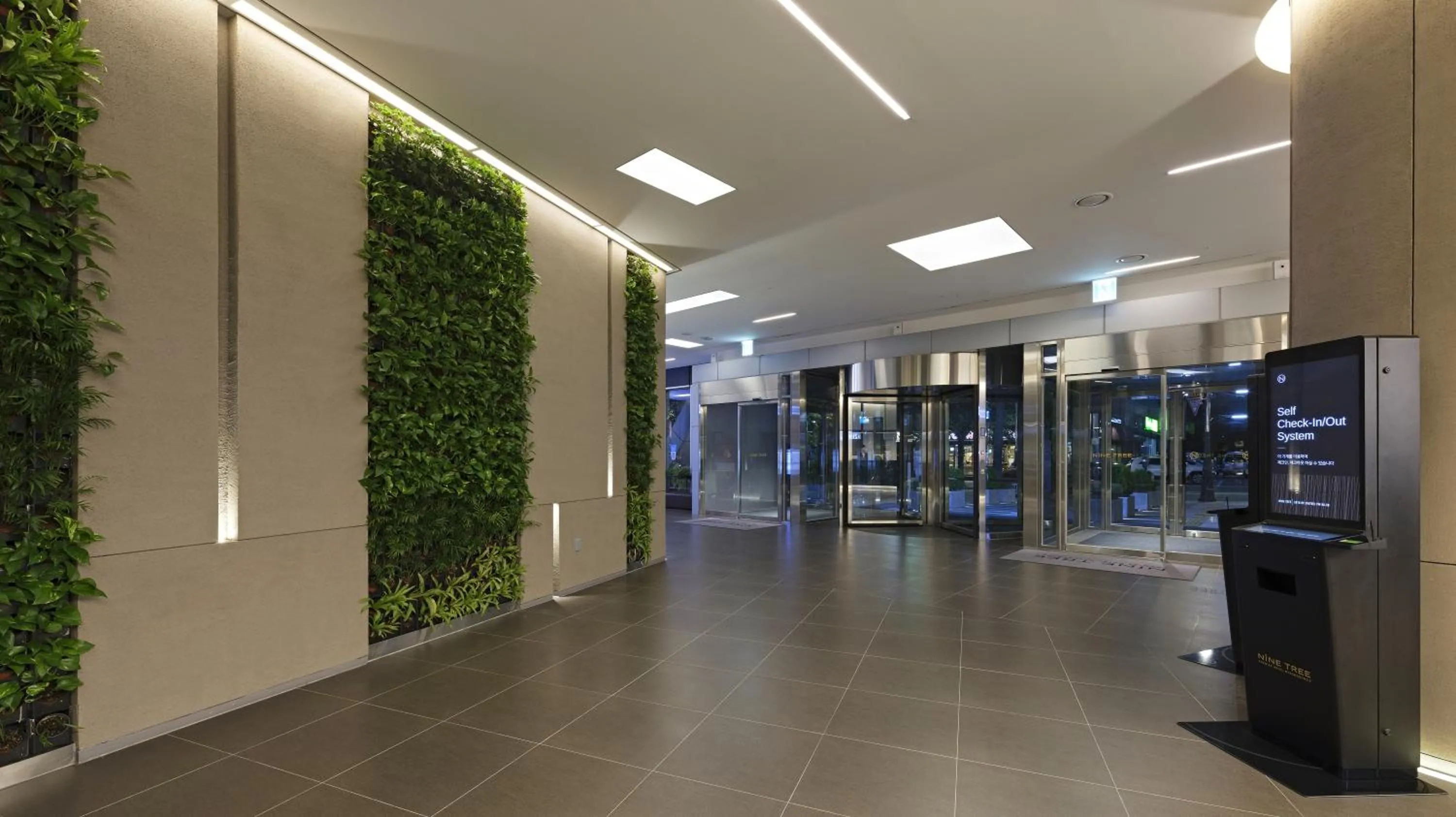 Lobby or reception in Nine Tree by Parnas Seoul Myeongdong 2