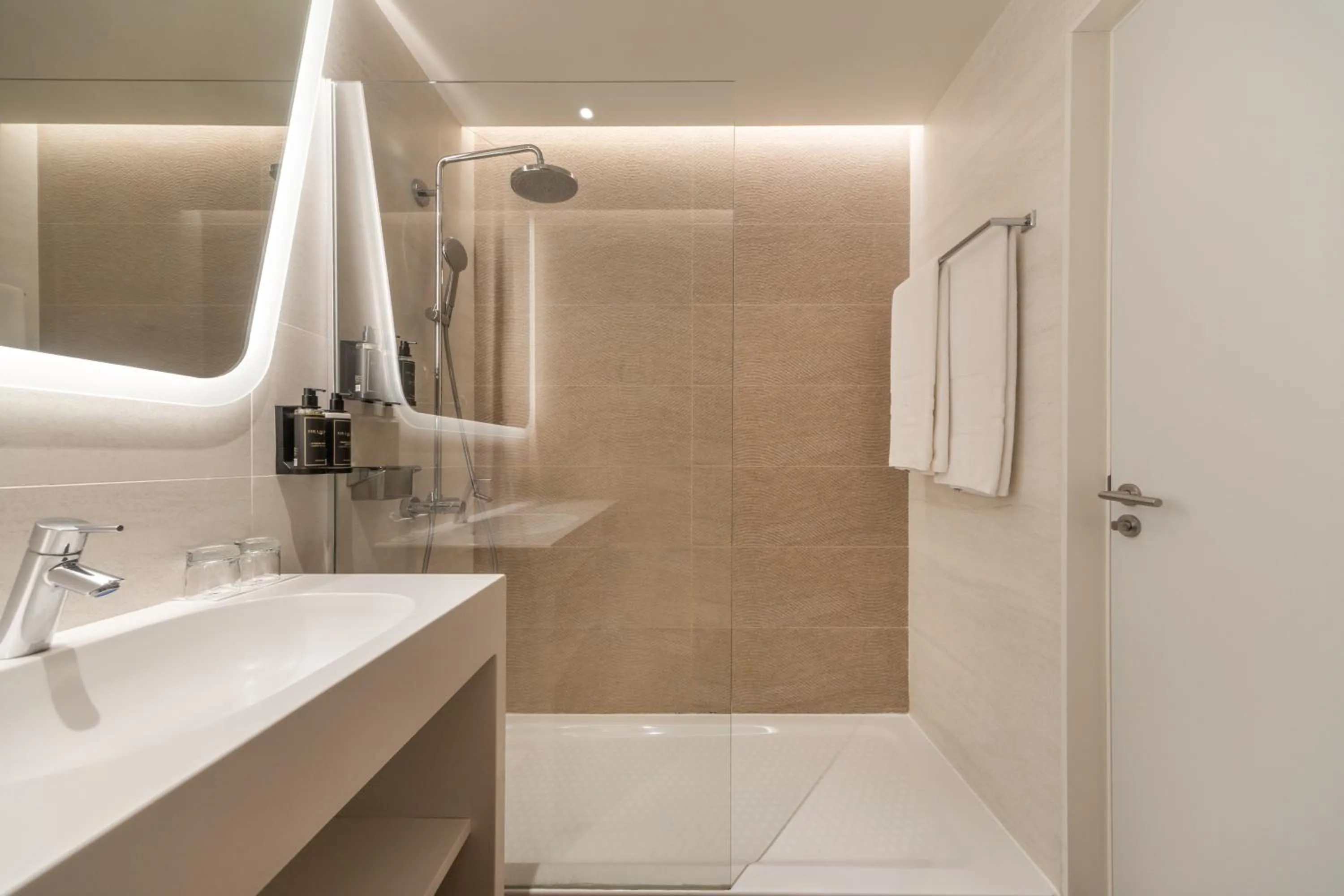 Shower in Eurostars Cascais