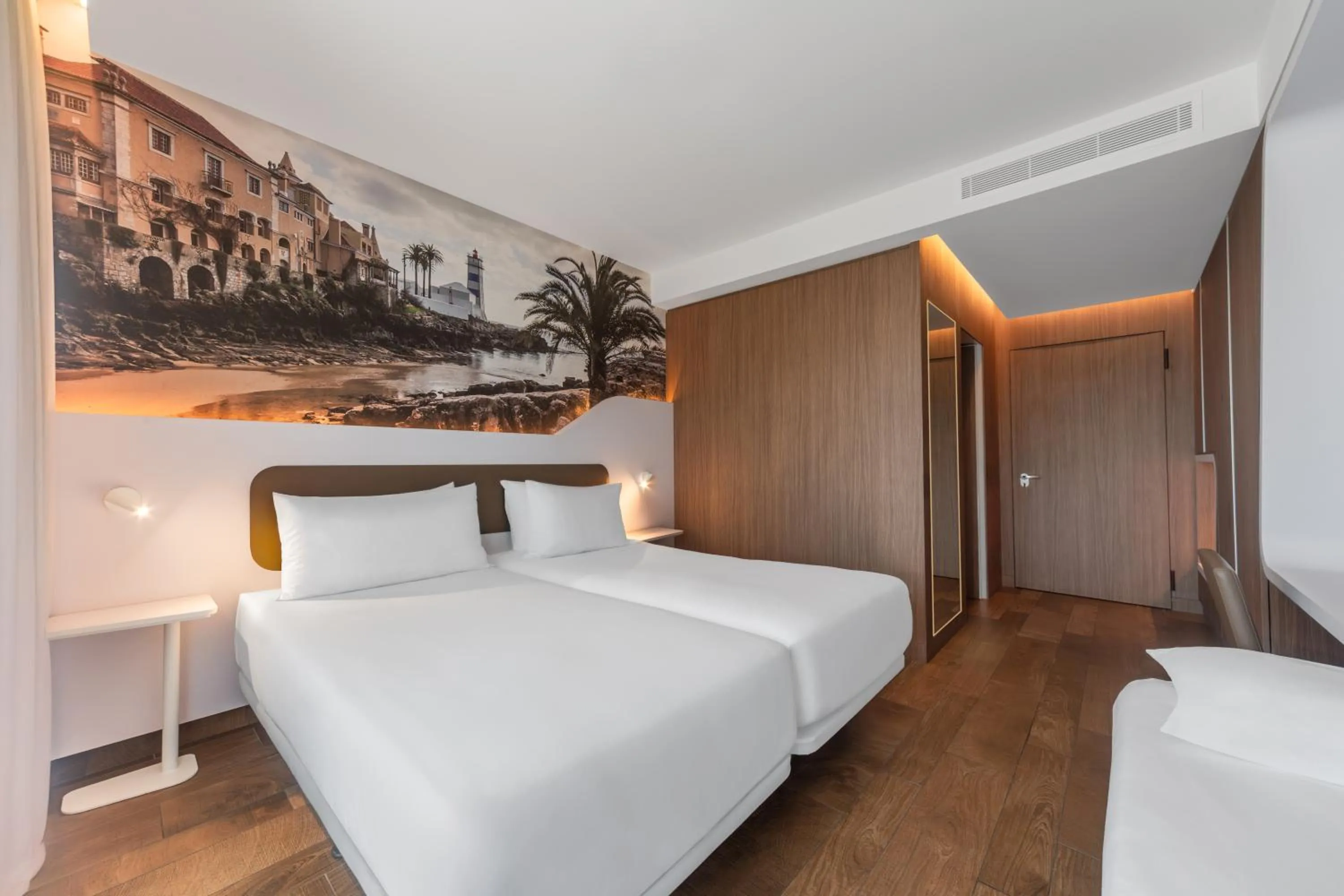 Bed in Eurostars Cascais
