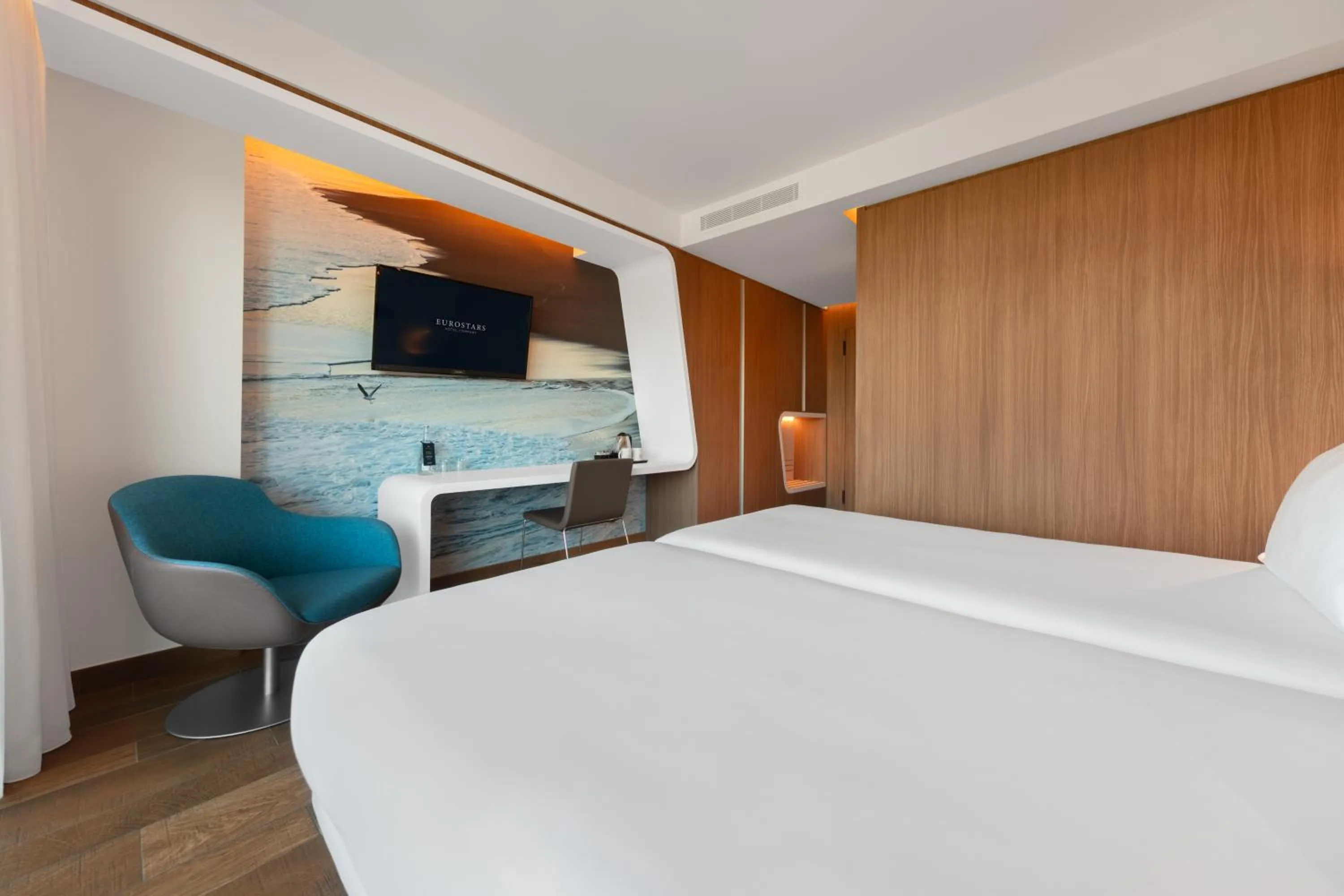 Bed in Eurostars Cascais