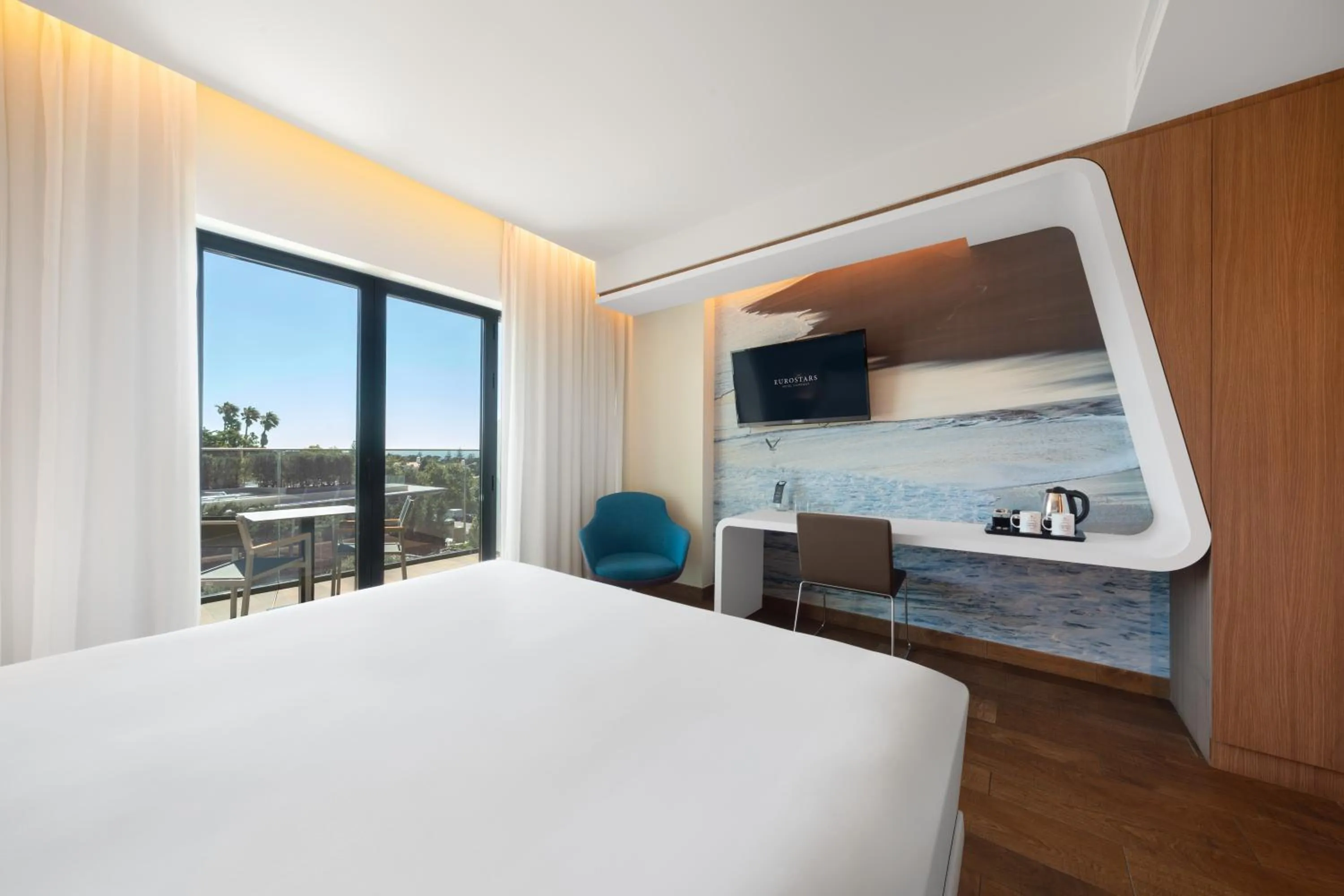 Bed in Eurostars Cascais