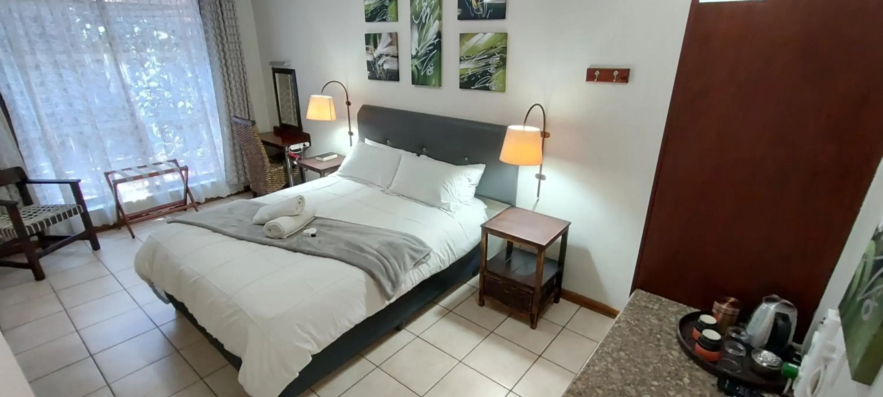 Family Room with Shared Bathroom in Premiere Guesthouse Family Room with Shared Bathroom in Premiere Guesthouse