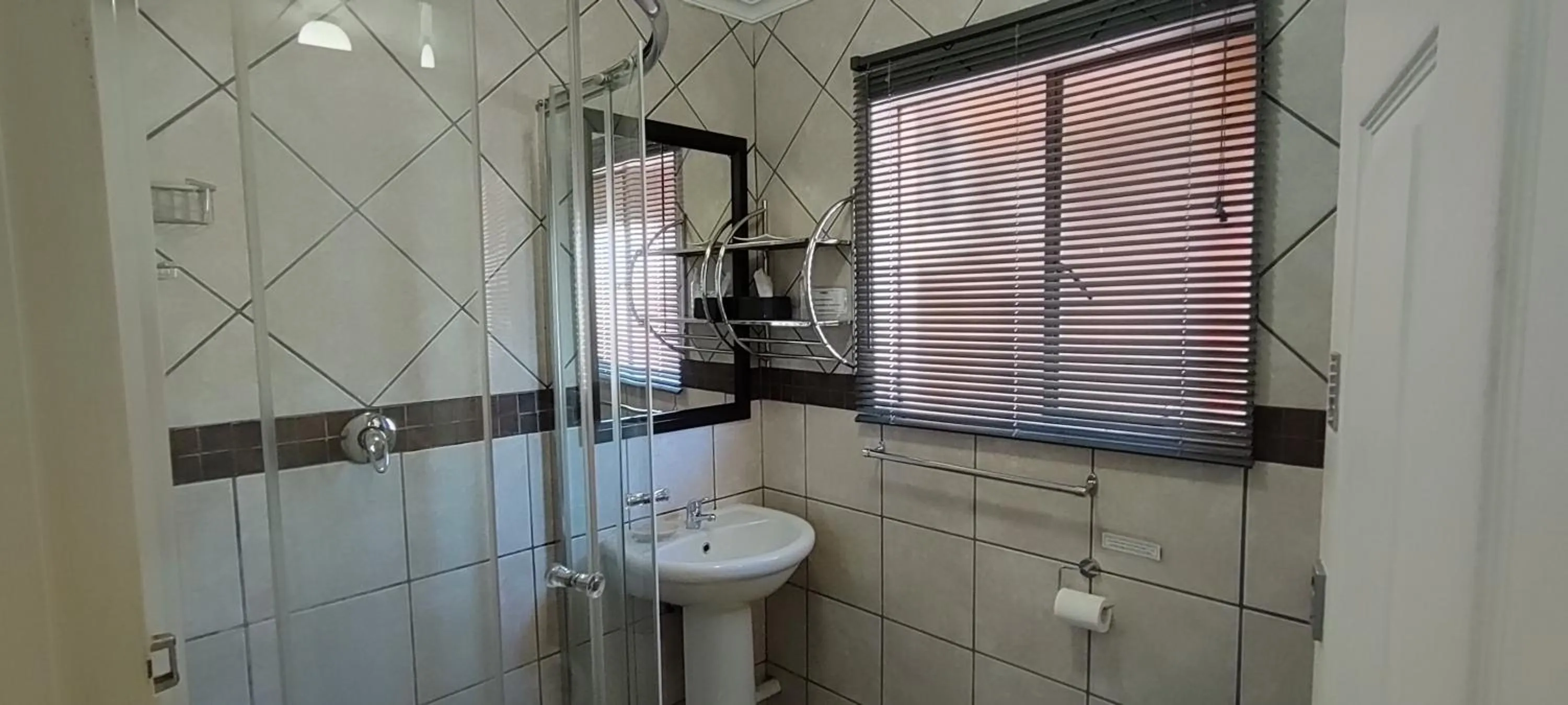 Shower in Premiere Guesthouse
