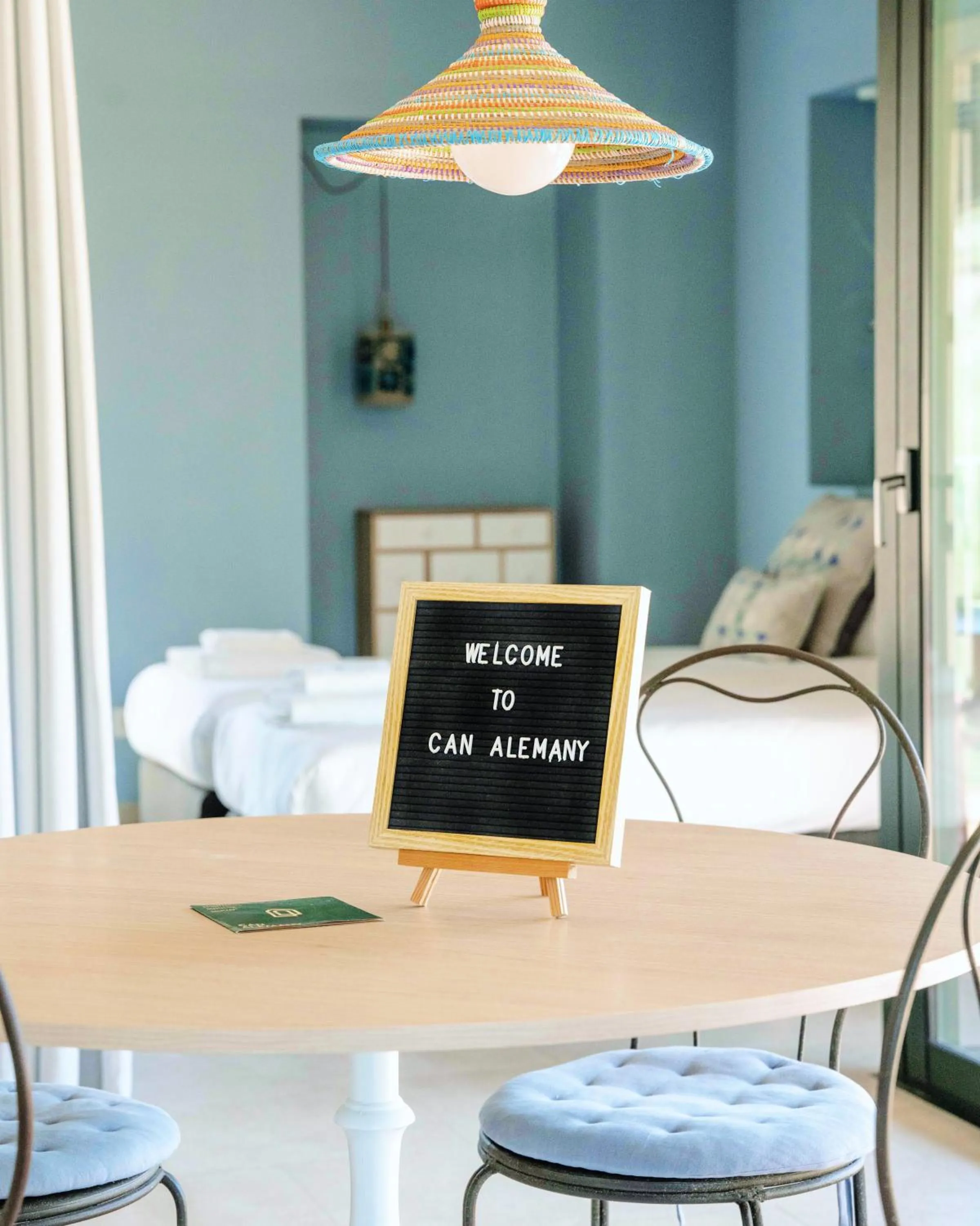 Photo of the whole room, Bed in Can Alemany