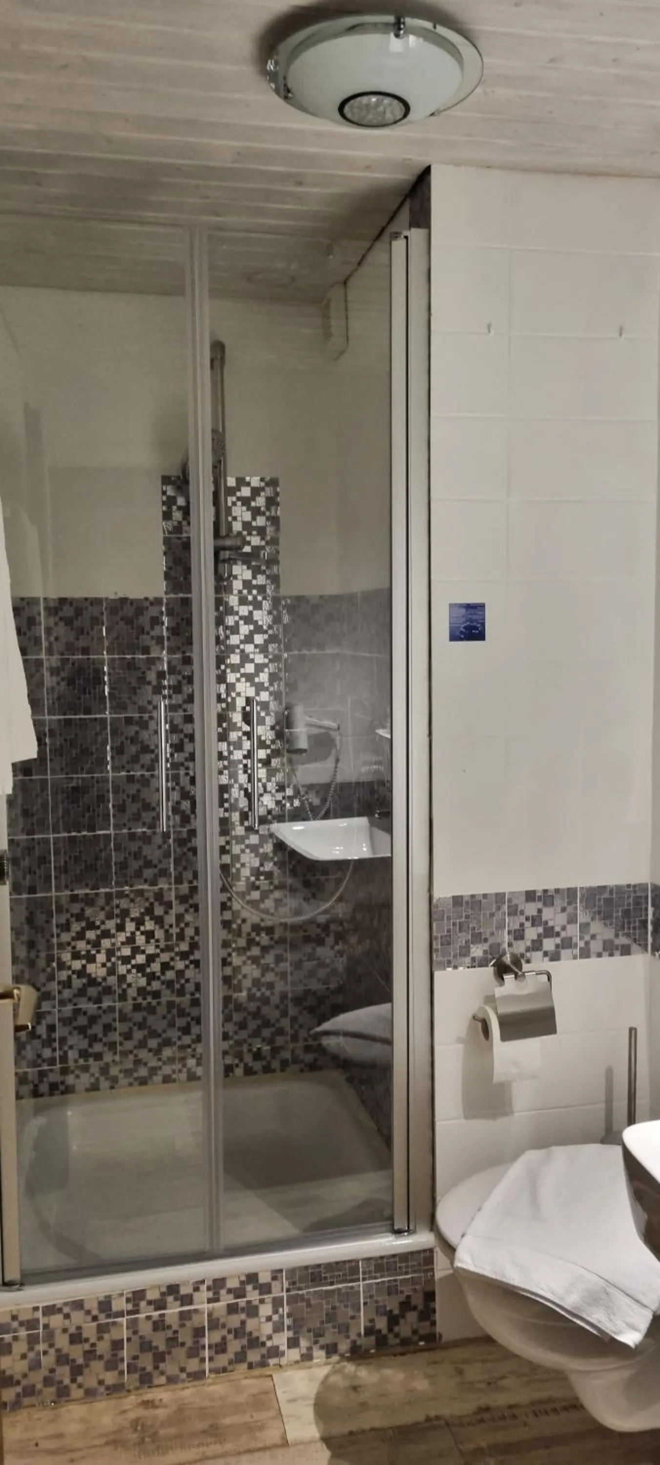 Bathroom in Pension – Restaurant Jägerwinkl