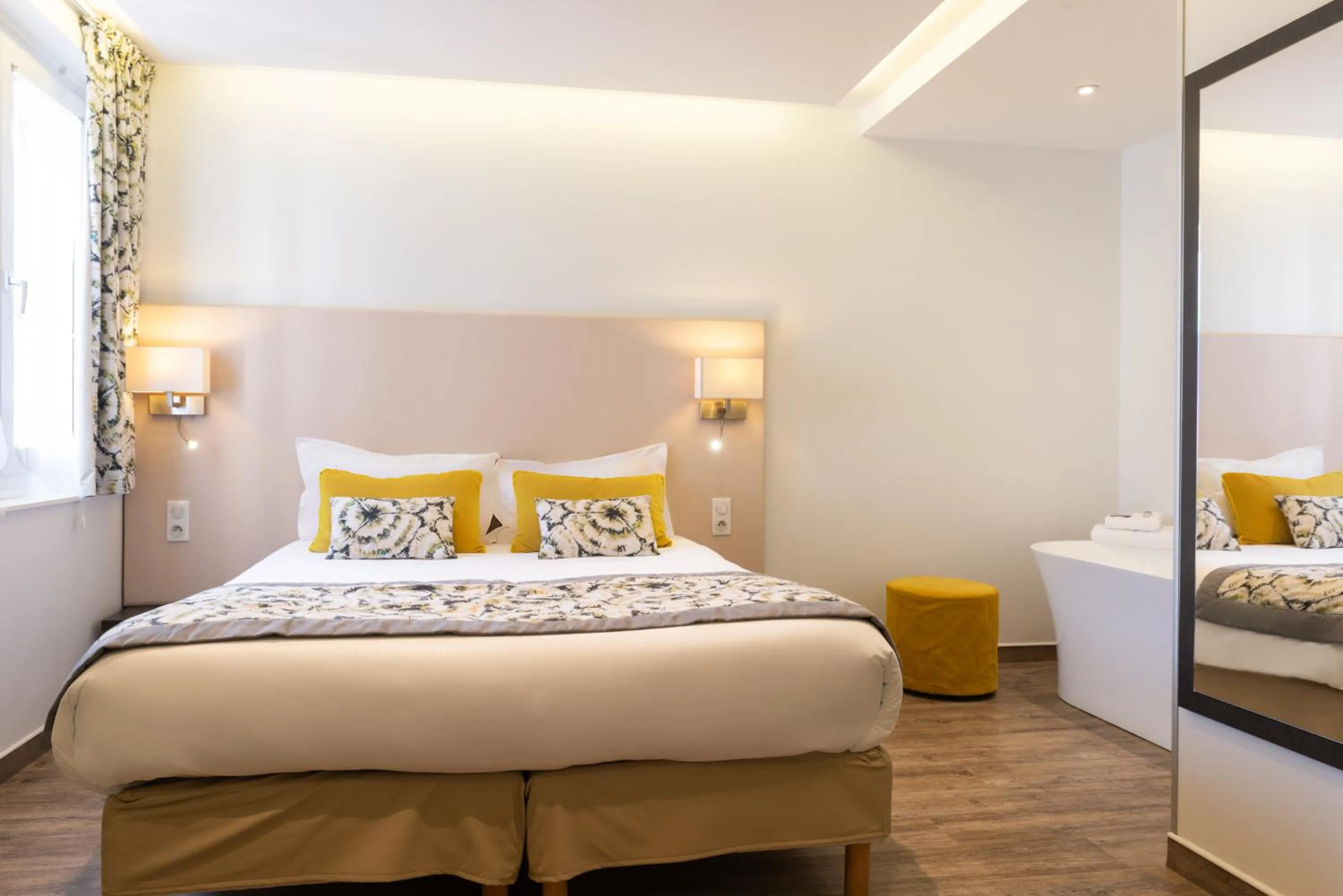 Photo of the whole room, Bed in Hôtel de la Plage