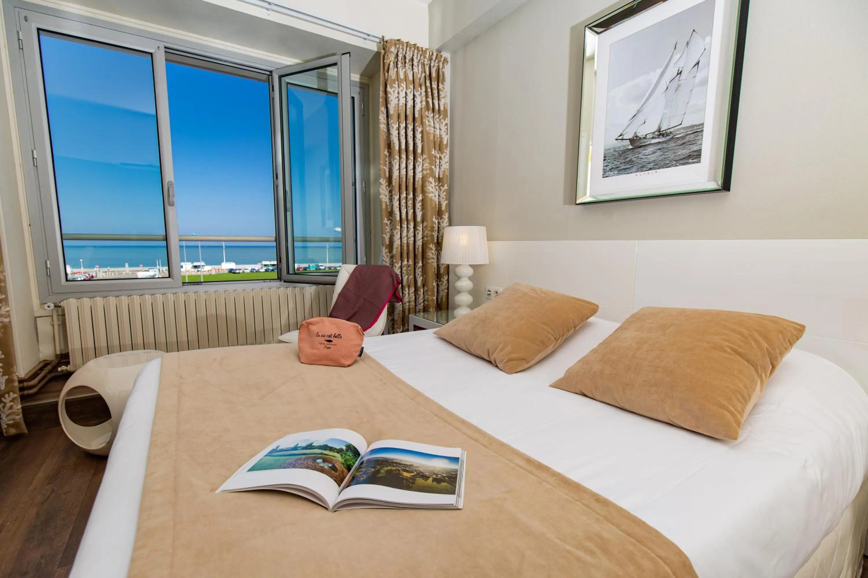 Property building, Bed in Hotel Aguado