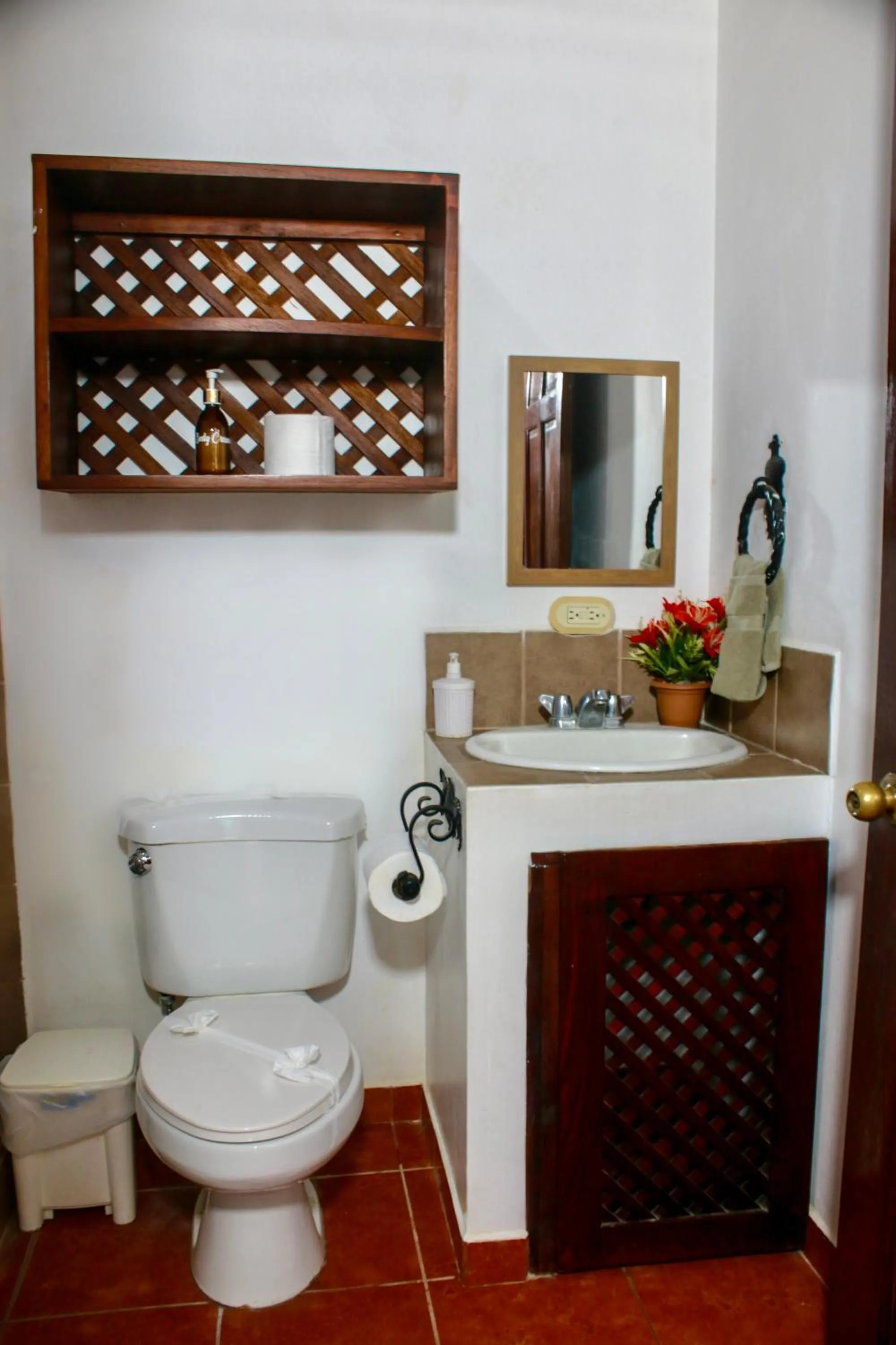 Toilet in Hotel Hacienda del Mar