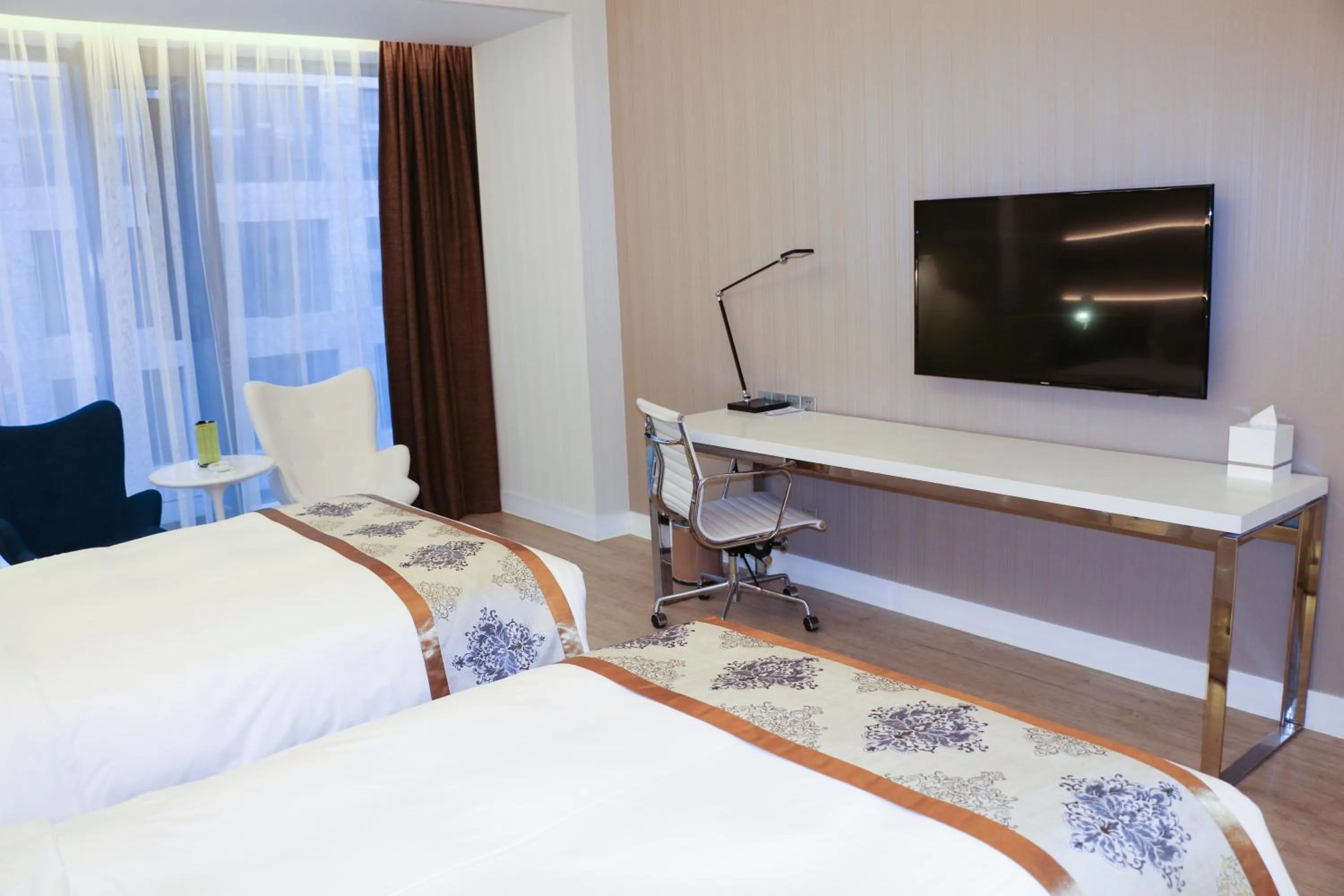 Photo of the whole room, Bed in Sanya Phoenix Airport Hotel