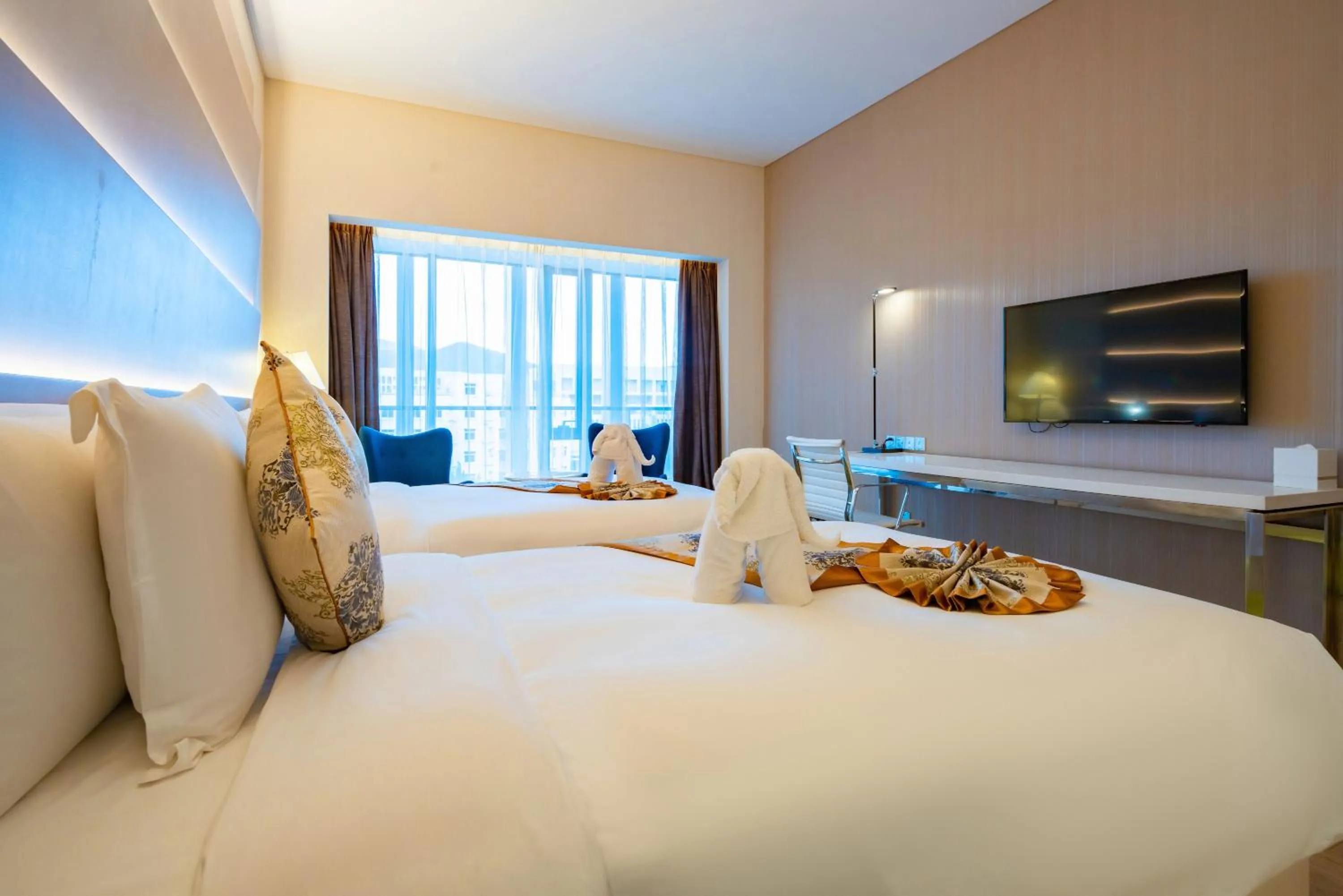 Bed in Sanya Phoenix Airport Hotel