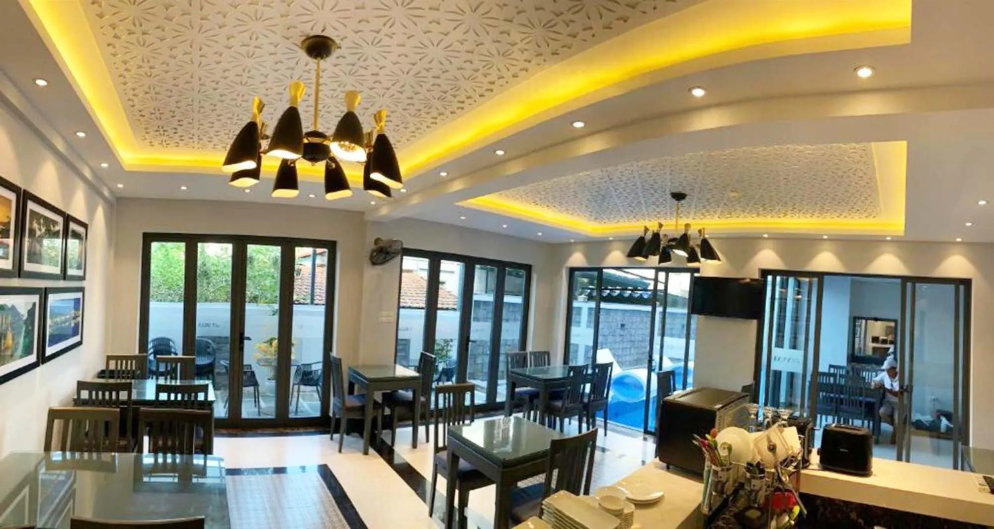 Restaurant/places to eat in Ivy Villa