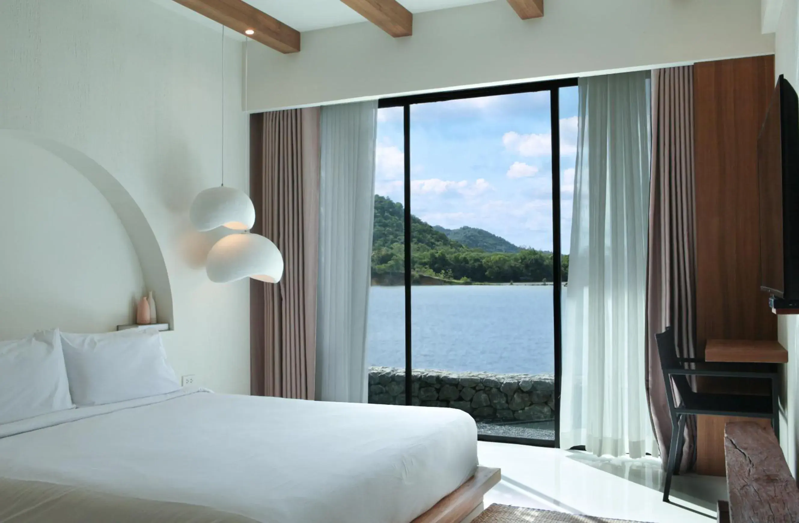 King Room with Lake View in Inlaya Ratchaburi King Room with Lake View in Inlaya Ratchaburi