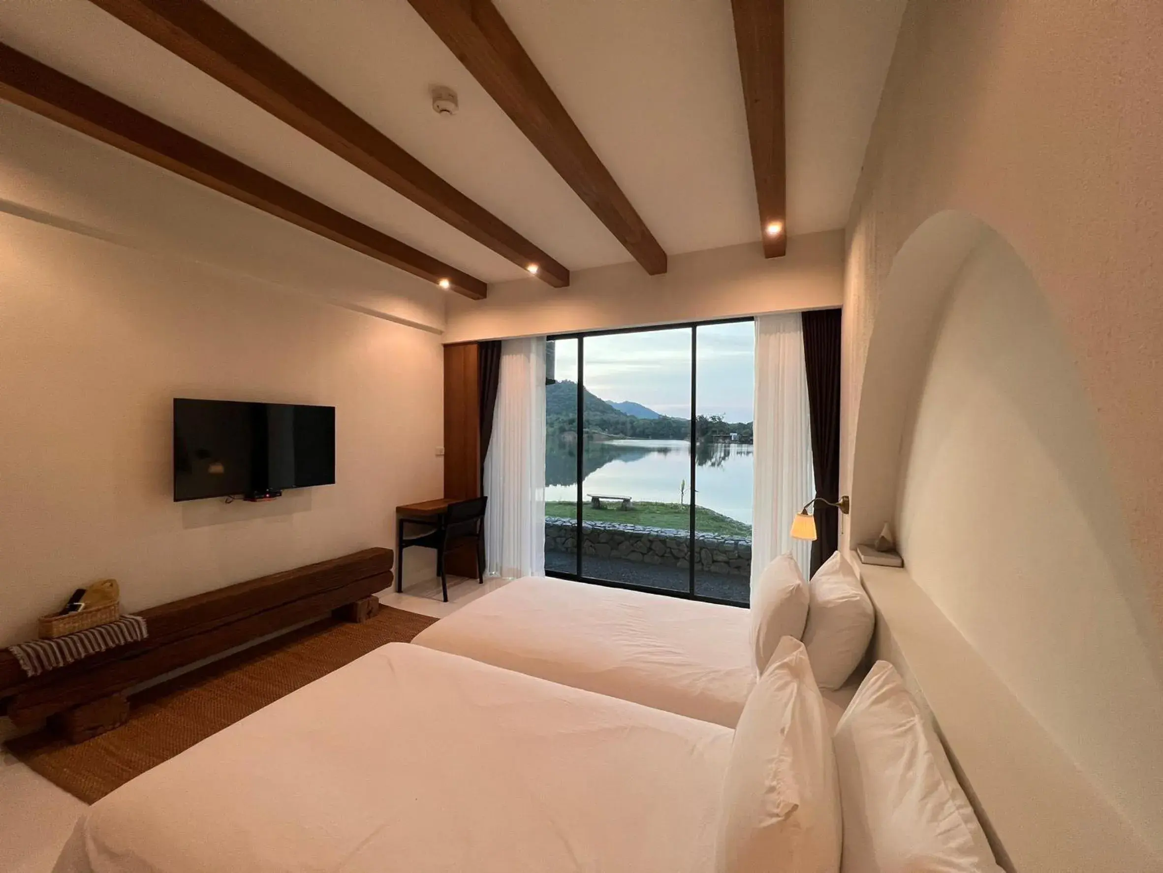 Twin Room with Lake View in Inlaya Ratchaburi Twin Room with Lake View in Inlaya Ratchaburi