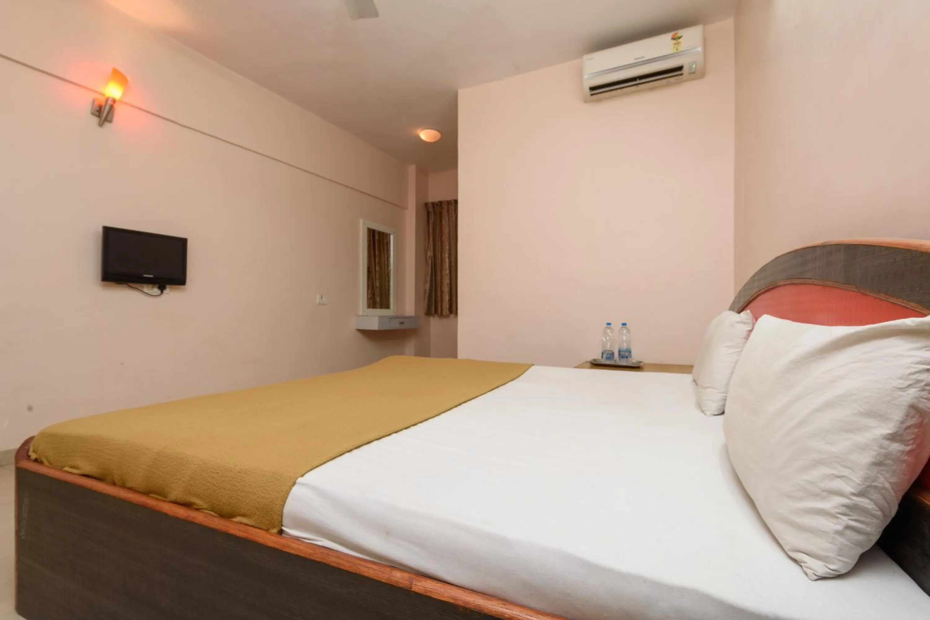 Bedroom, Bed in Hotel Sai Shraddha