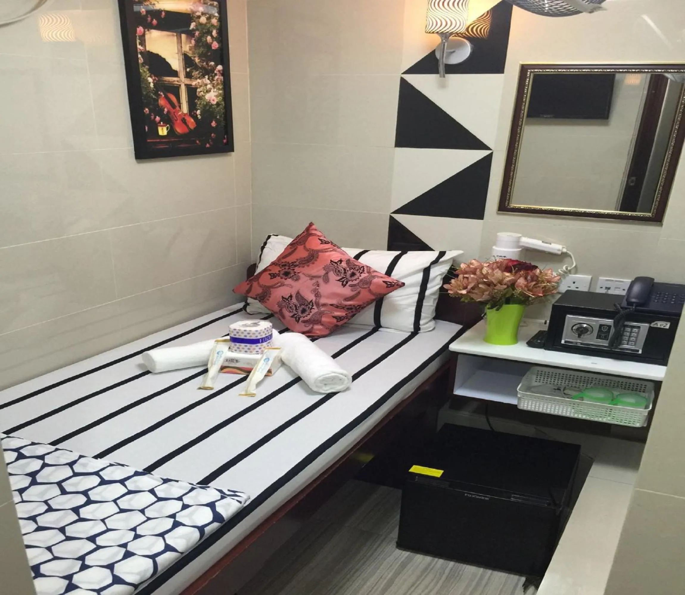 Decorative detail, Bed in Skystar Hostel