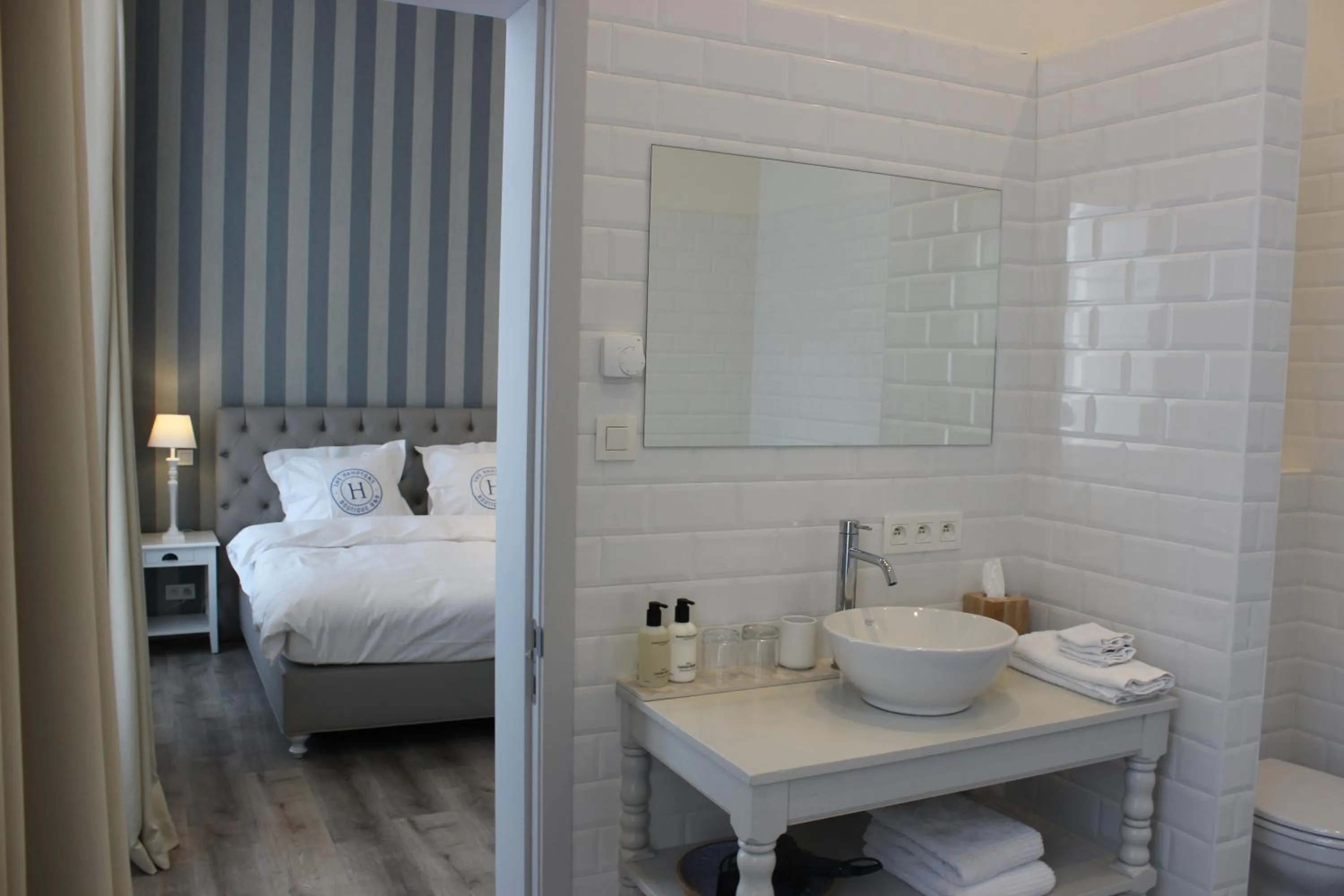 Photo of the whole room, Bed in The Hamptons Boutique Hotel