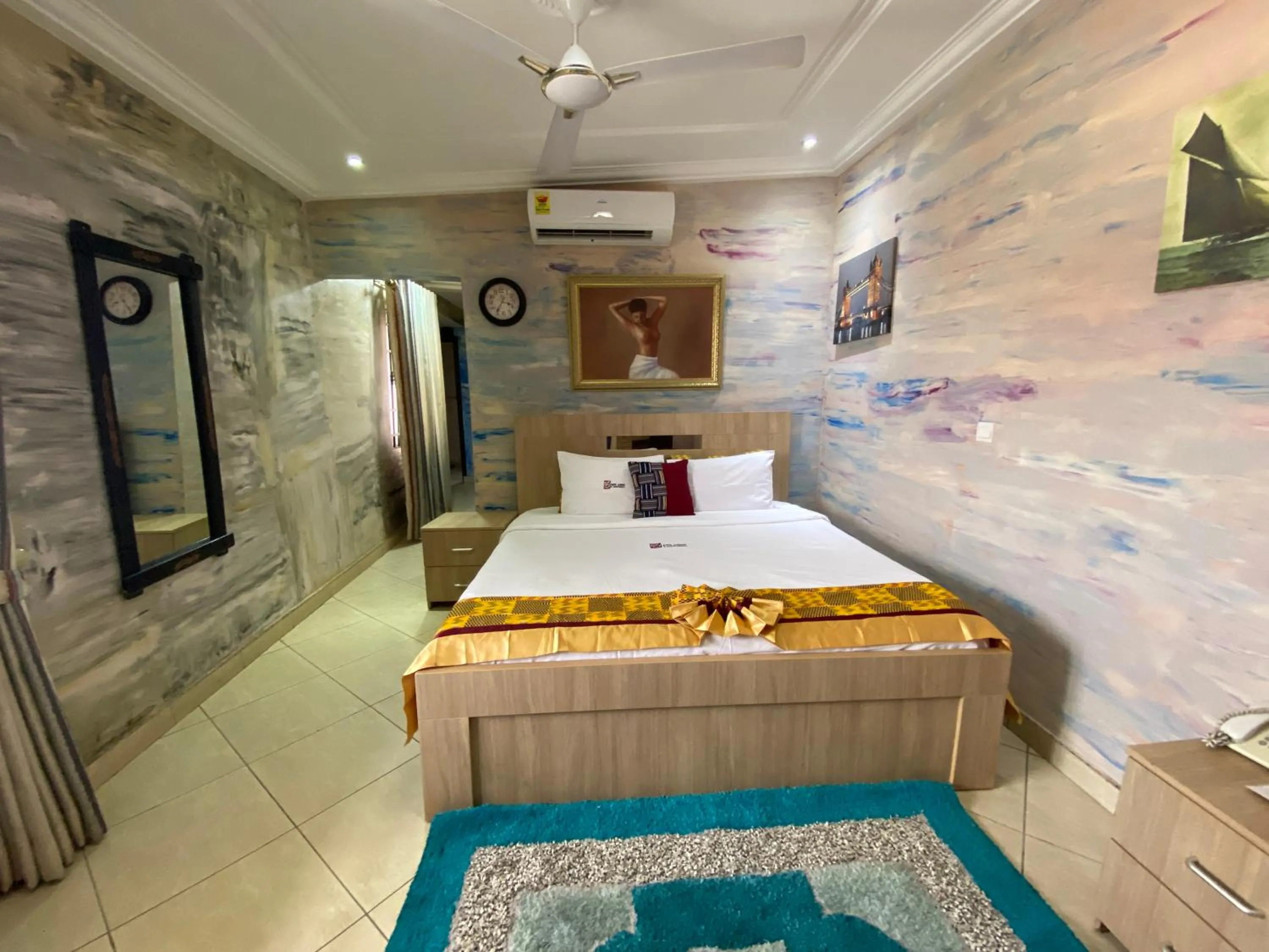 Bedroom, Bed in Bays Lodge, Accra