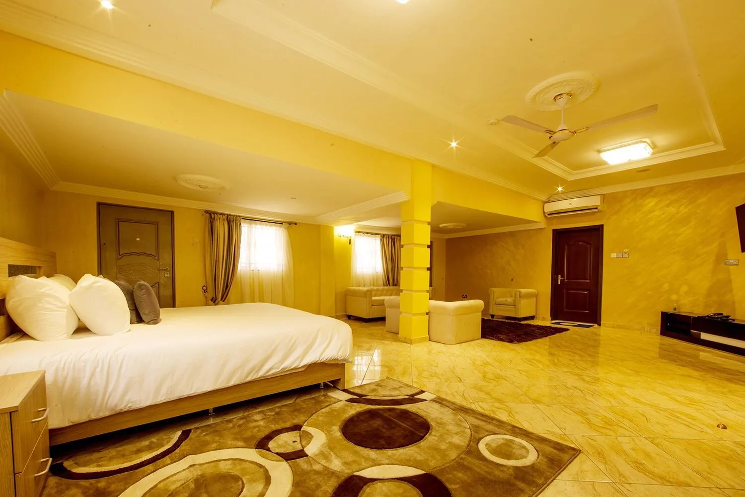 Bed in Bays Lodge, Accra