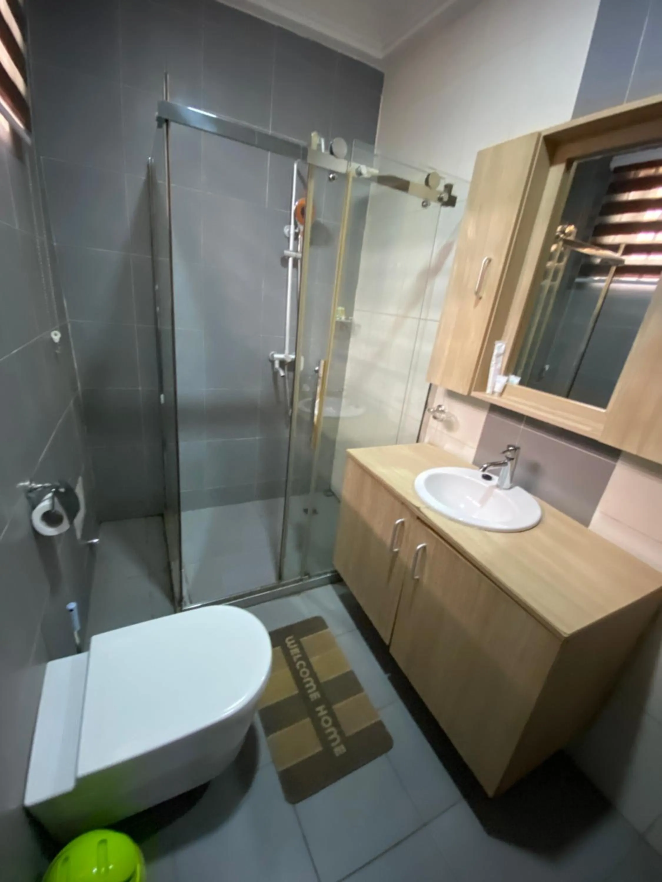 Toilet in Bays Lodge, Accra