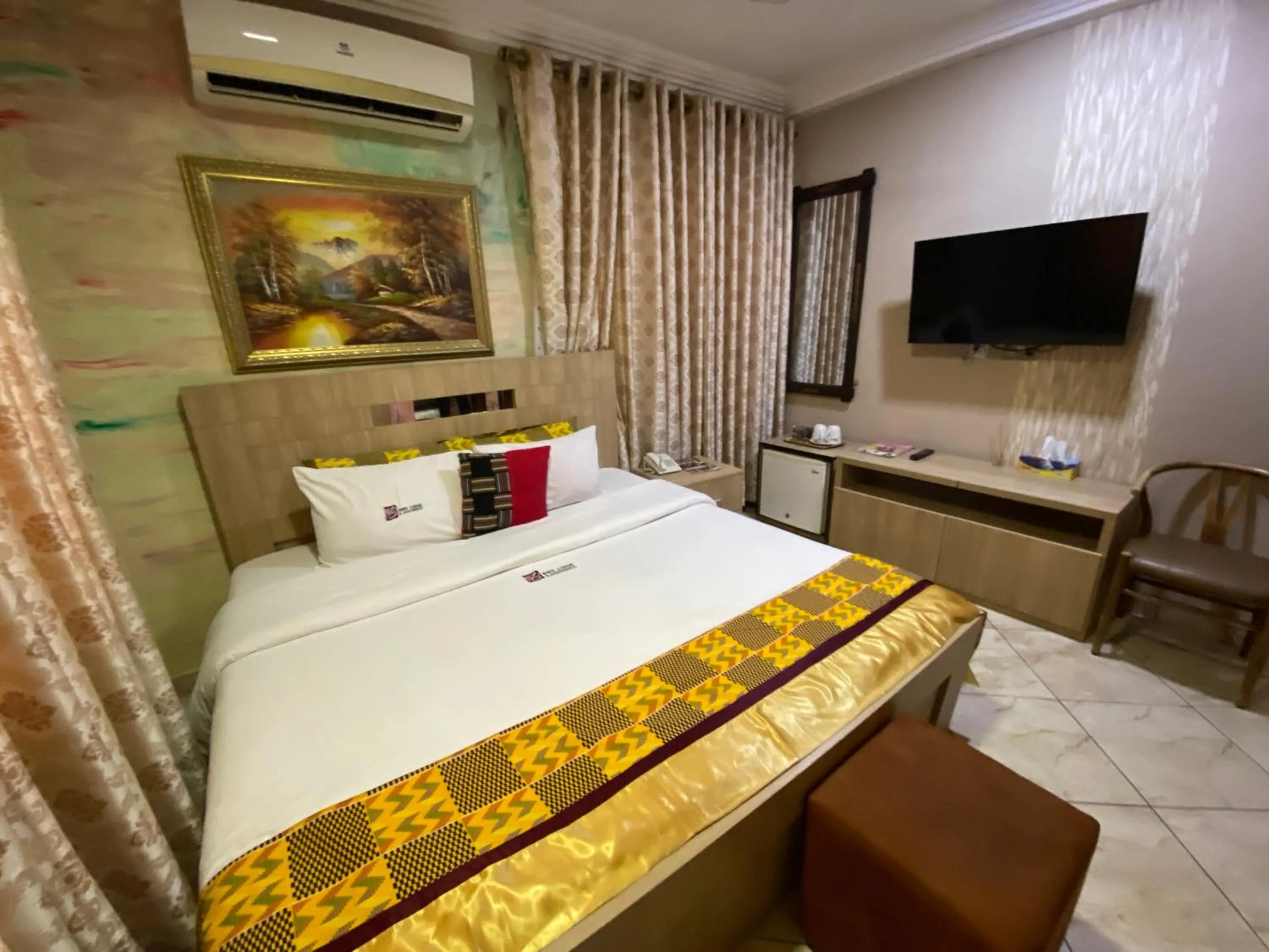 Bedroom, Bed in Bays Lodge, Accra