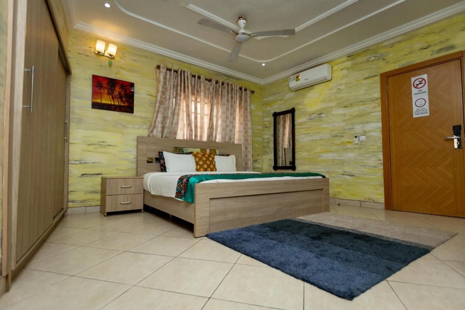 Bed in Bays Lodge, Accra
