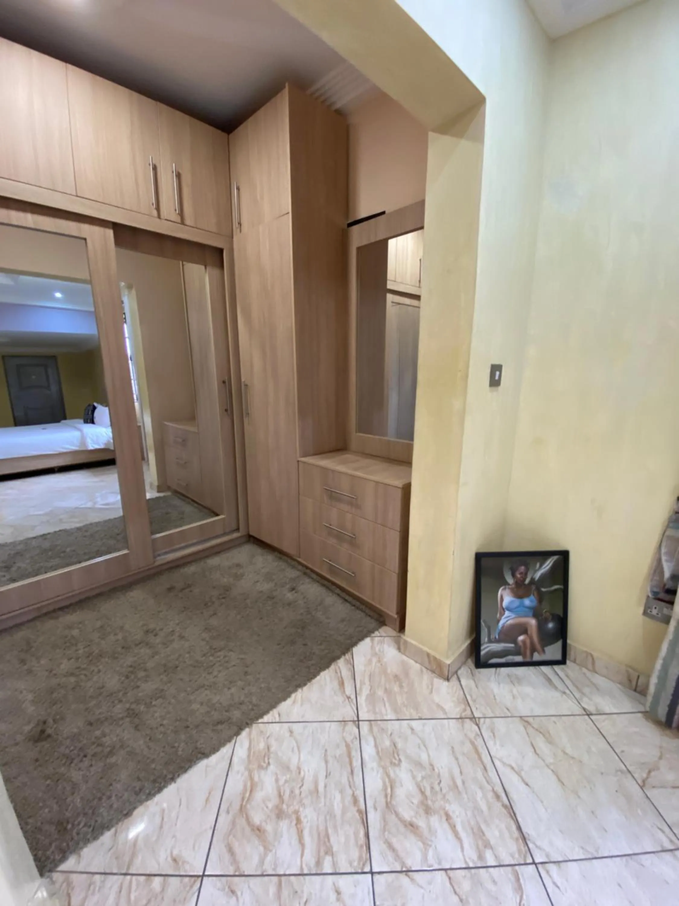 wardrobe in Bays Lodge, Accra