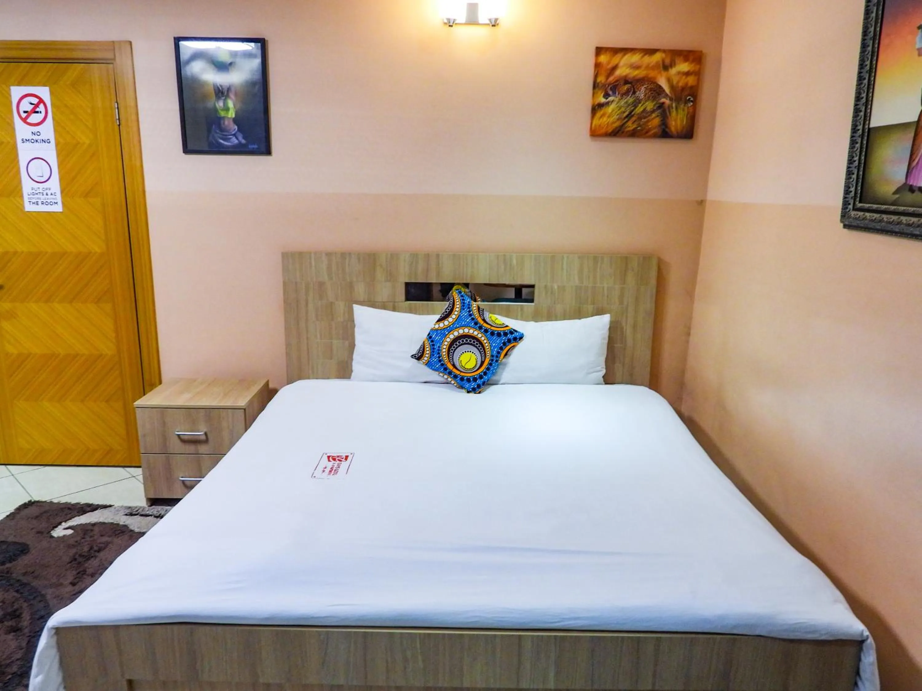 Bed in Bays Lodge, Accra