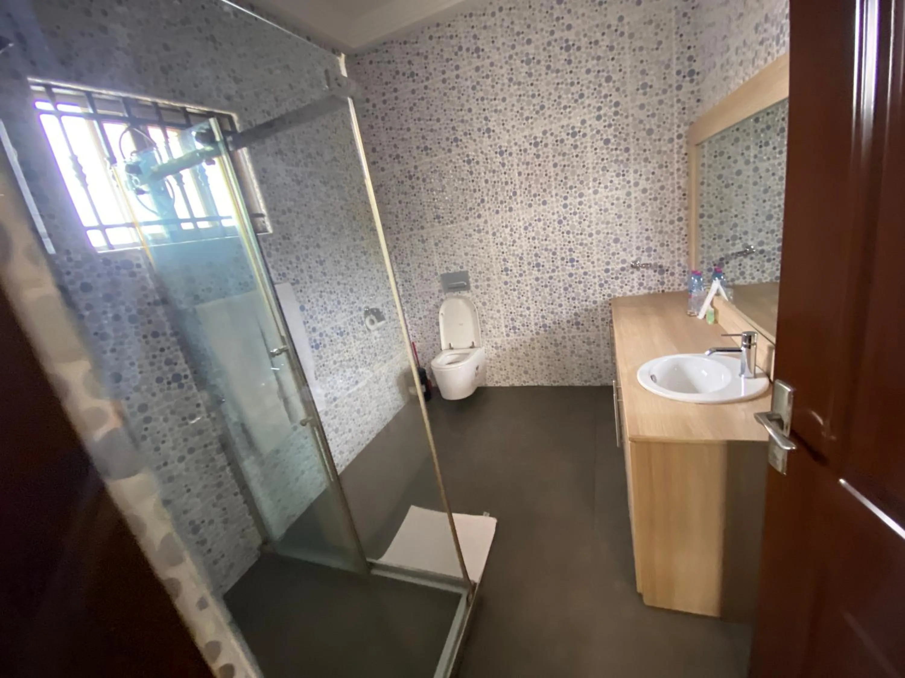Bathroom in Bays Lodge, Accra