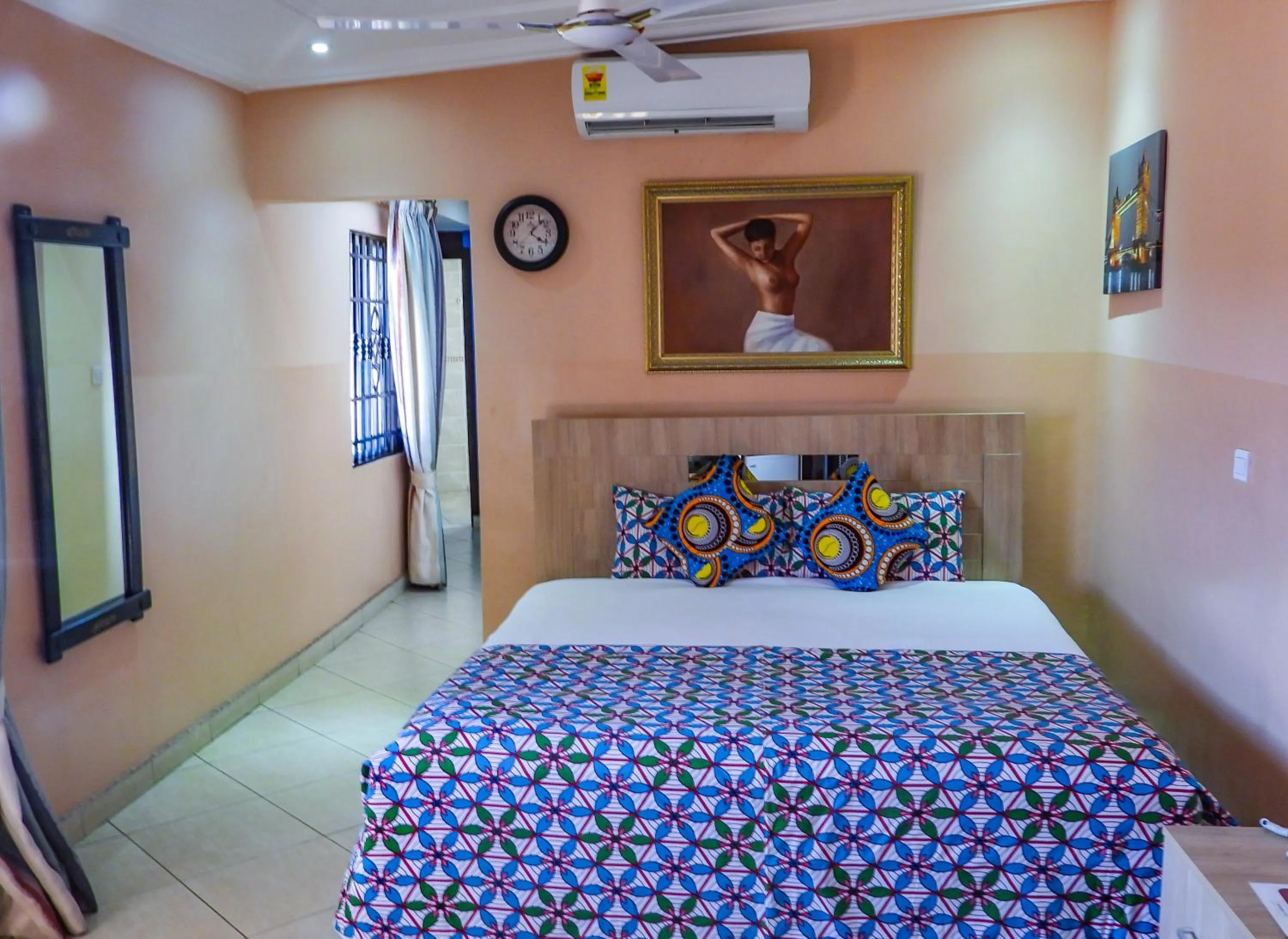 Bed in Bays Lodge, Accra